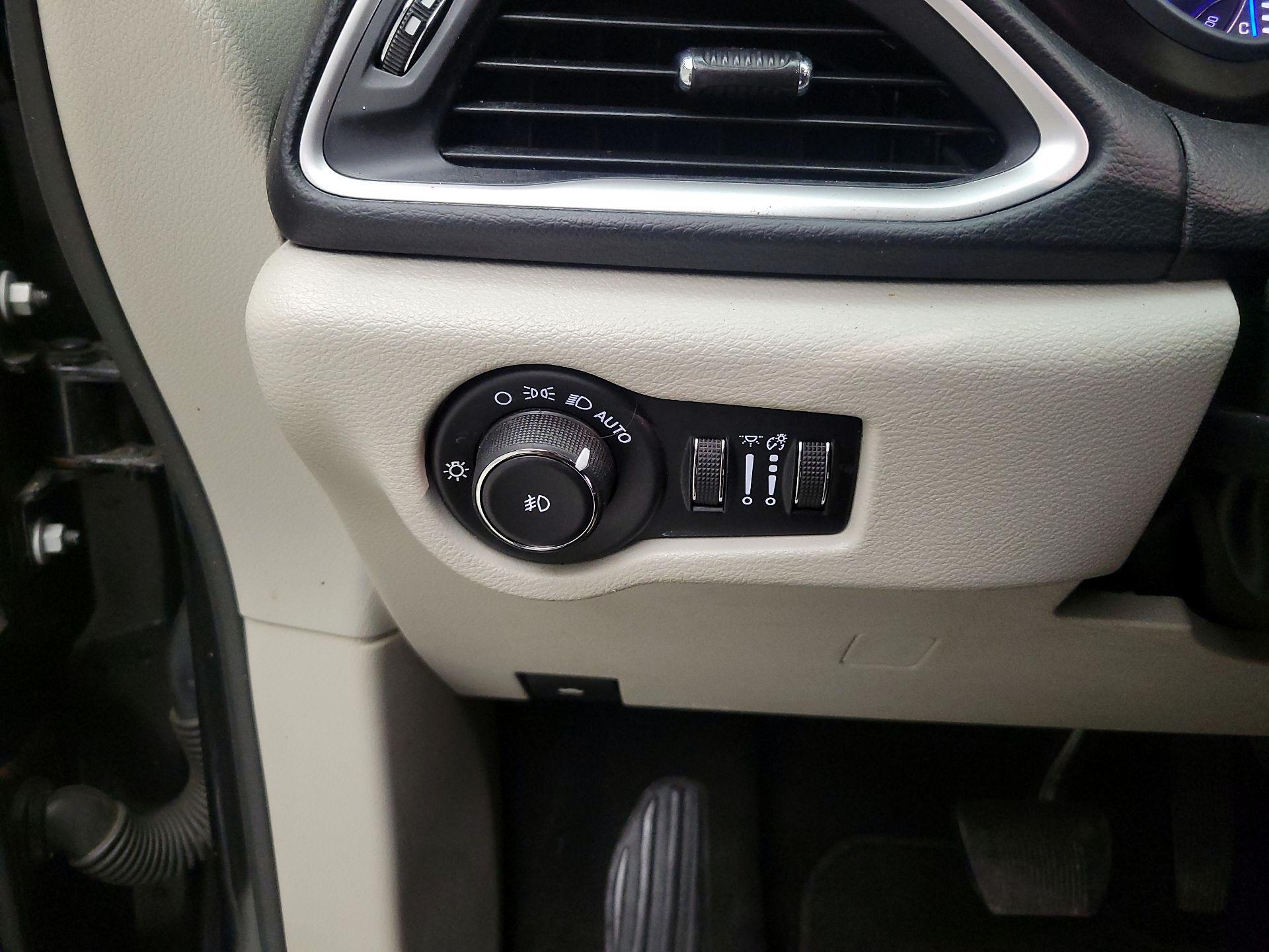 Thumbnail: 2019 Chrysler Pacifica - 13