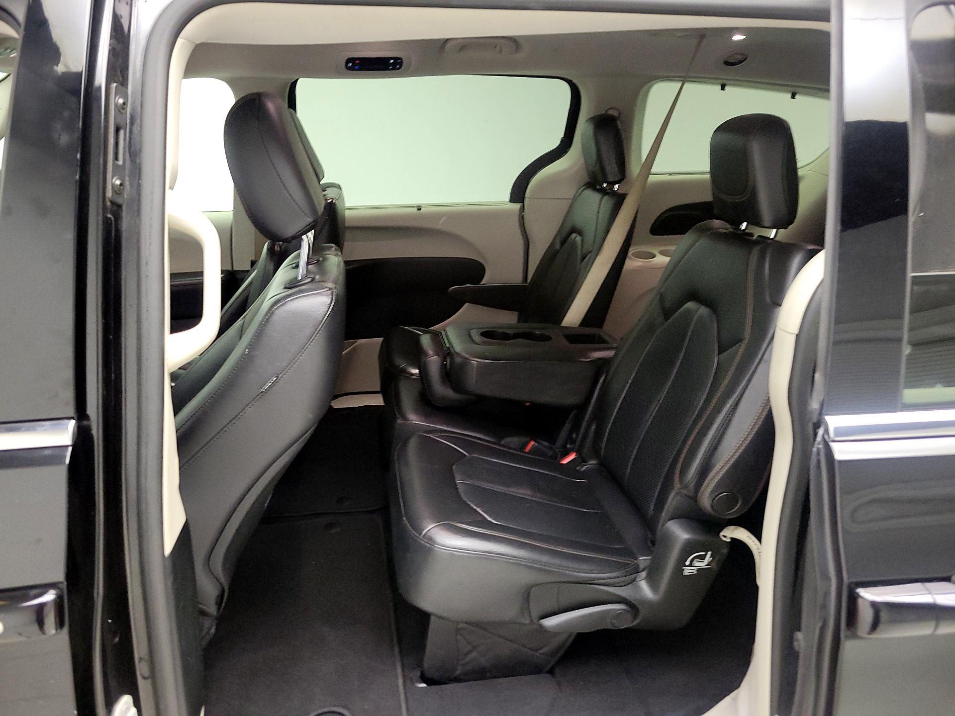 Thumbnail: 2019 Chrysler Pacifica - 18