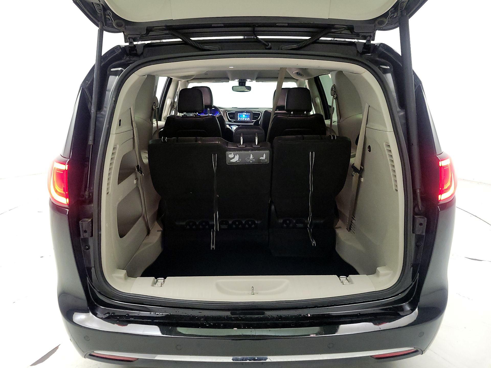 Thumbnail: 2019 Chrysler Pacifica - 20