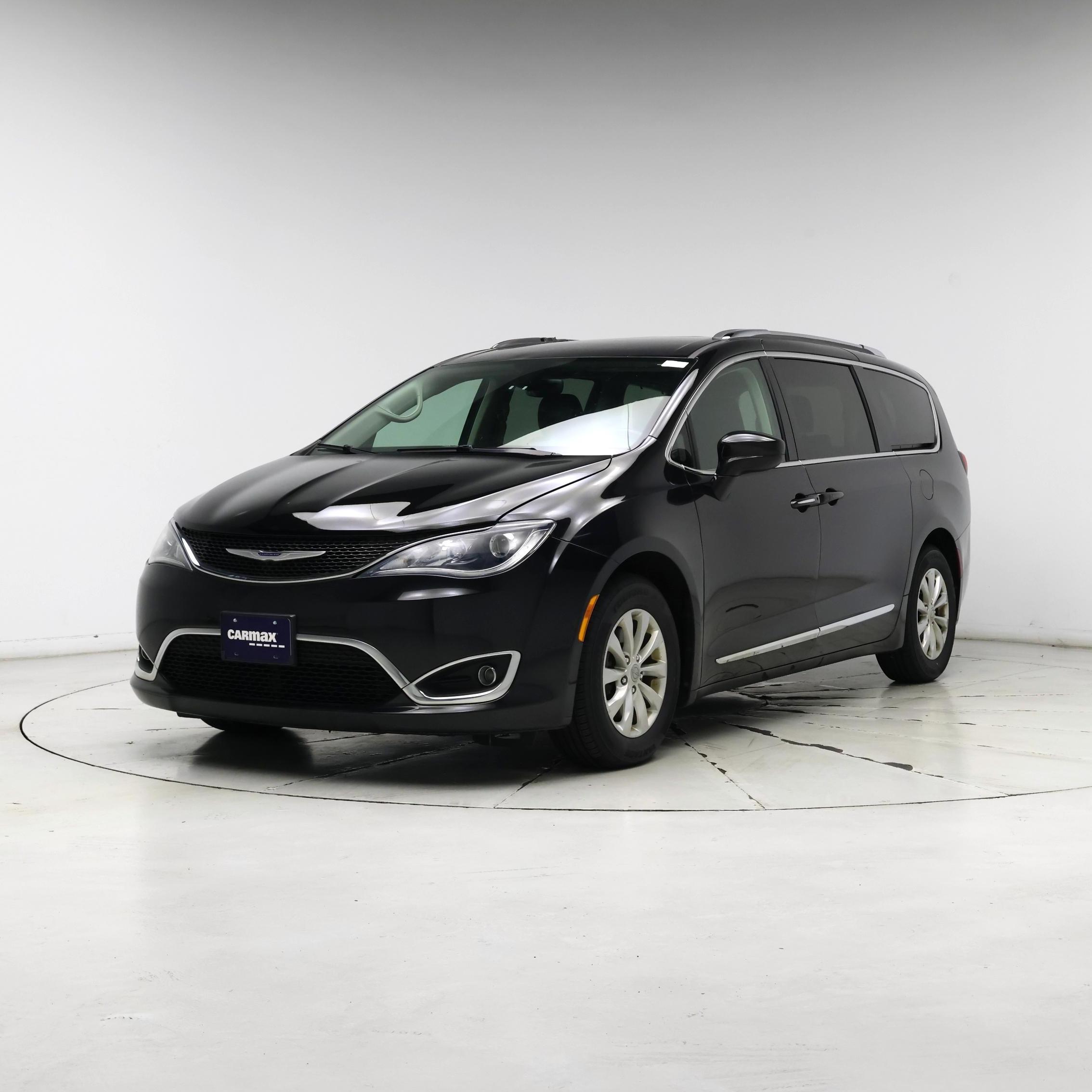 Thumbnail: 2019 Chrysler Pacifica - 4