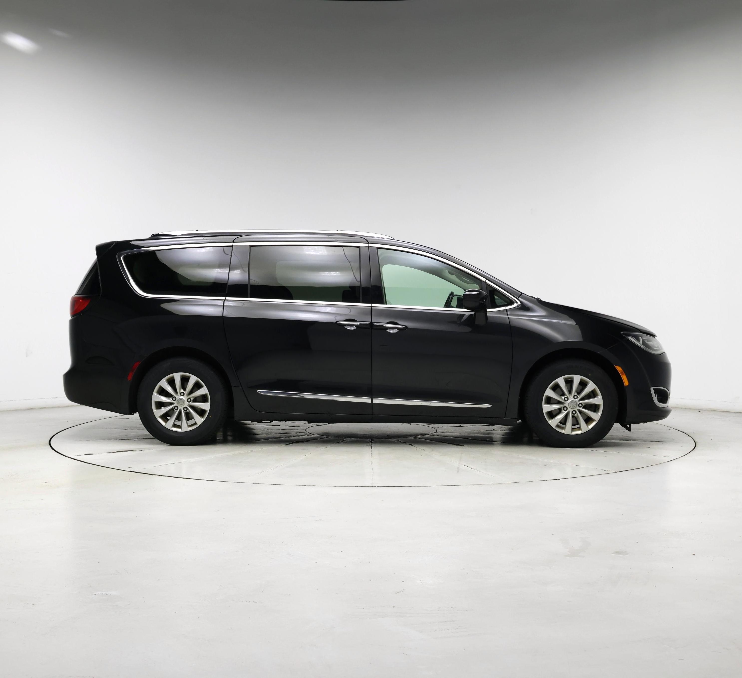 Thumbnail: 2019 Chrysler Pacifica - 7