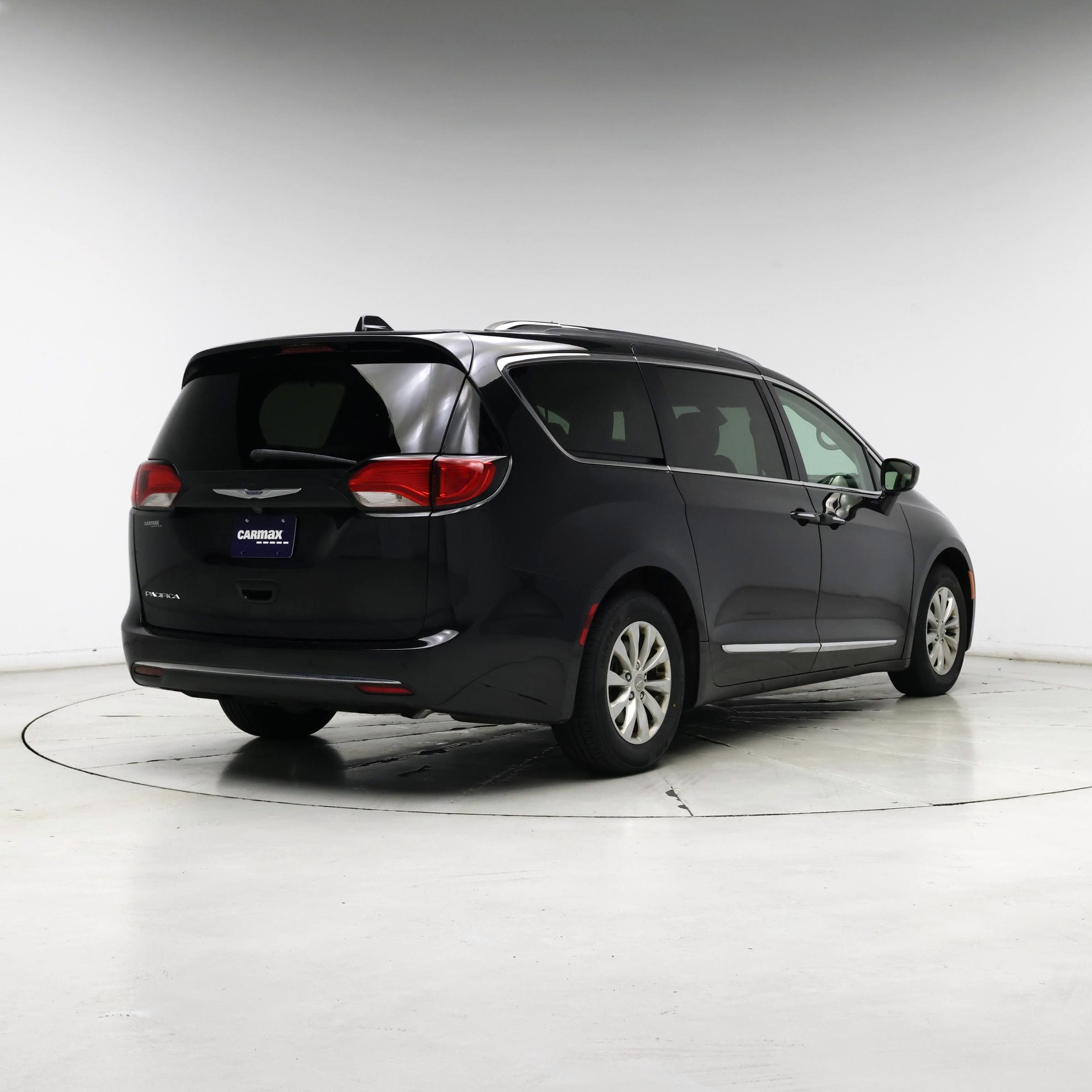 Thumbnail: 2019 Chrysler Pacifica - 8