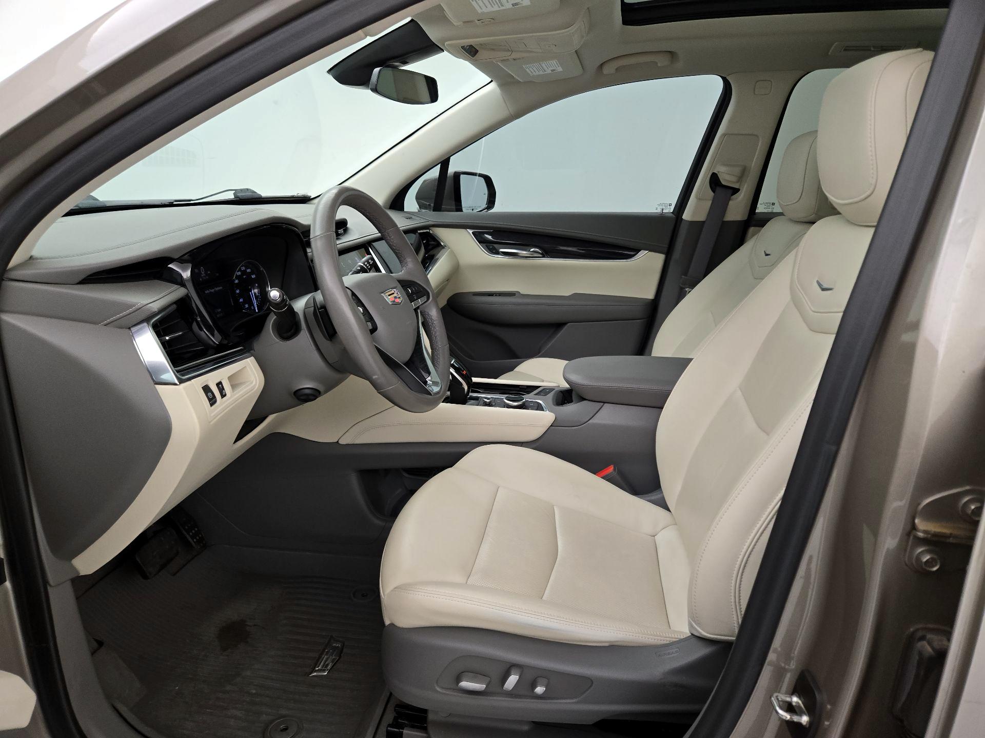 Thumbnail: 2022 Cadillac XT6 - 11