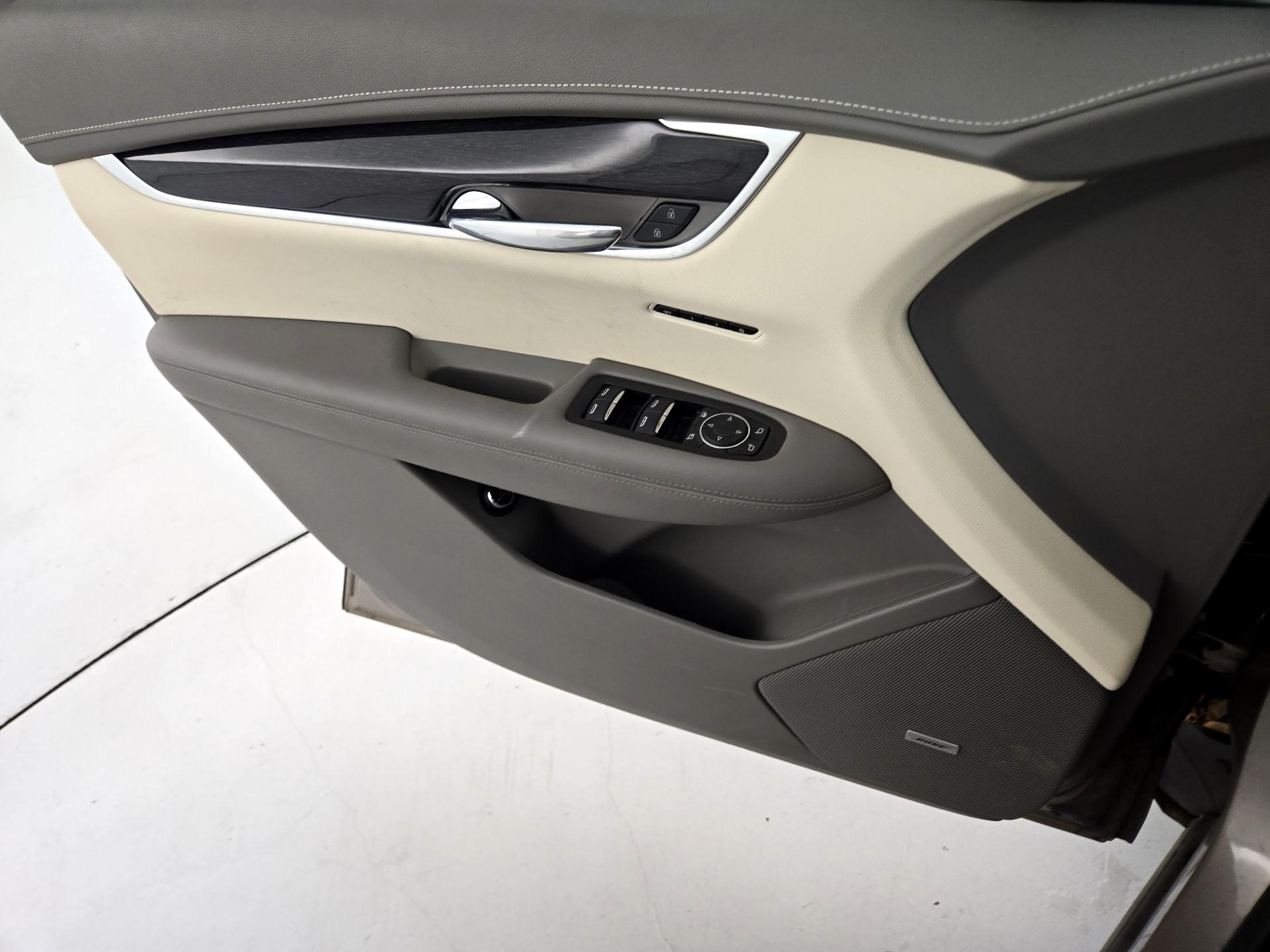 Thumbnail: 2022 Cadillac XT6 - 12