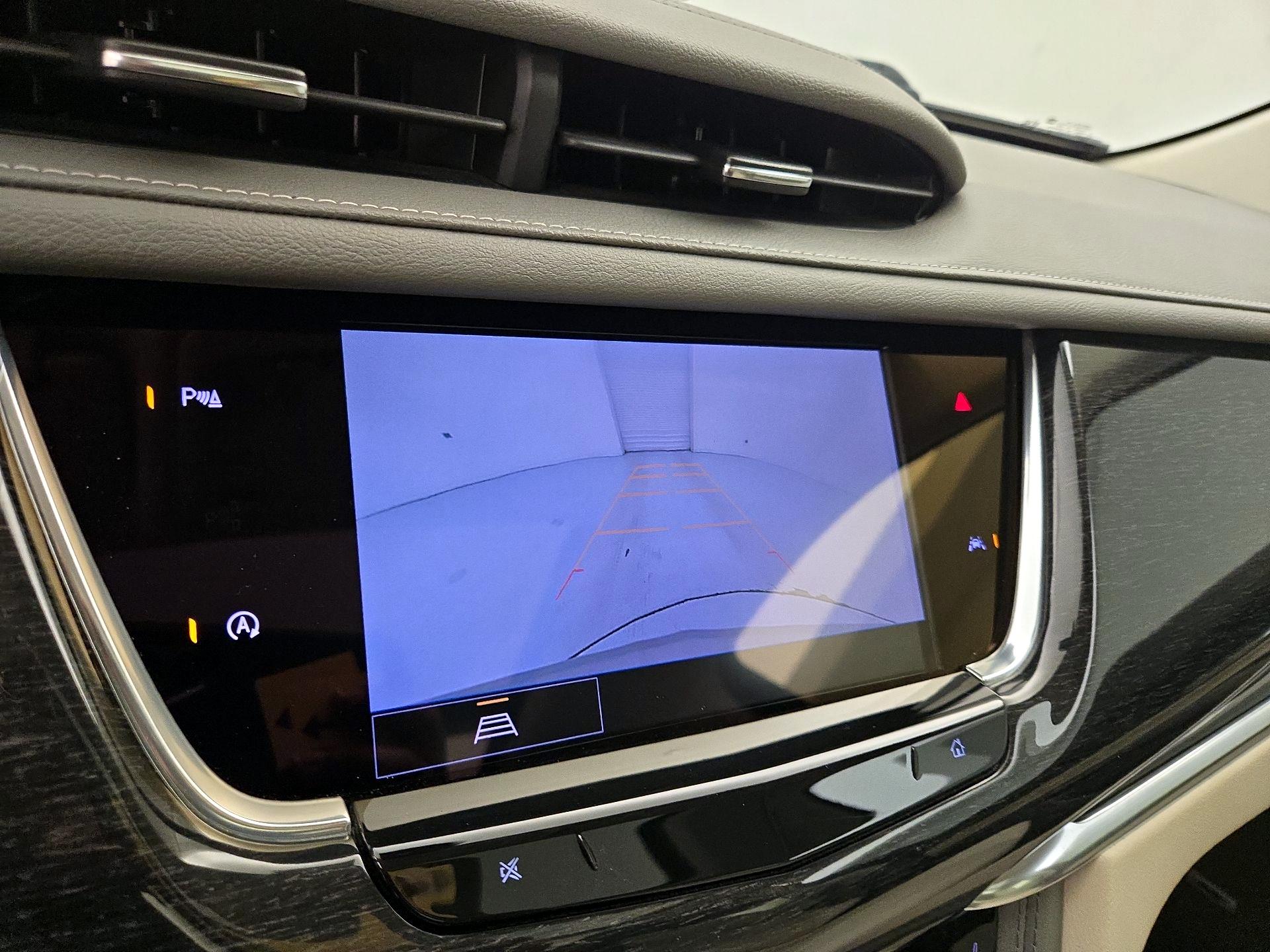 Thumbnail: 2022 Cadillac XT6 - 14