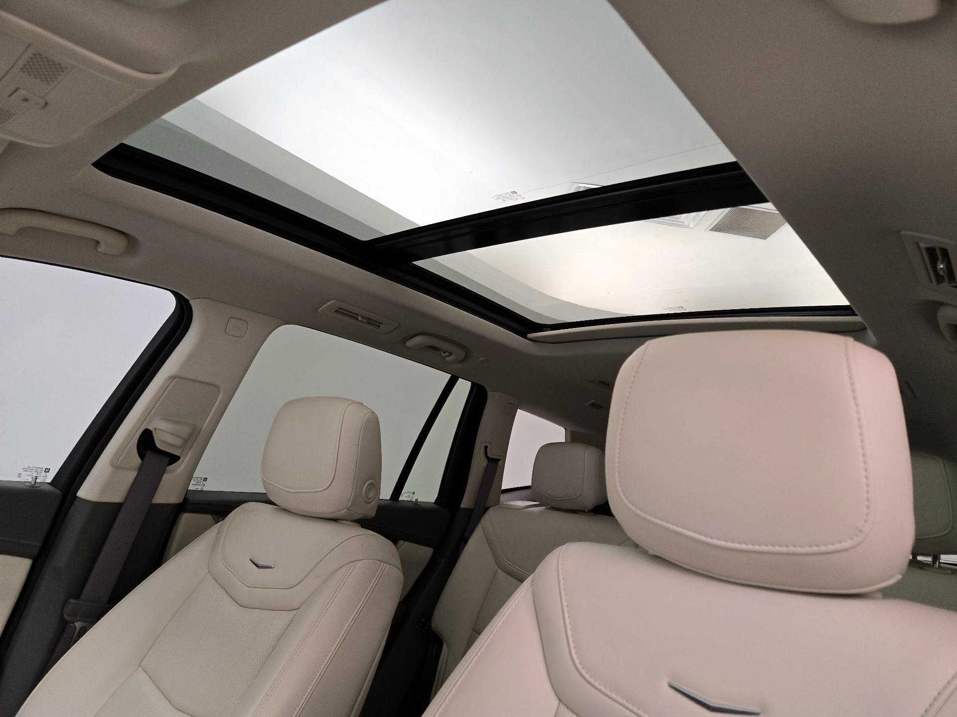 Thumbnail: 2022 Cadillac XT6 - 18