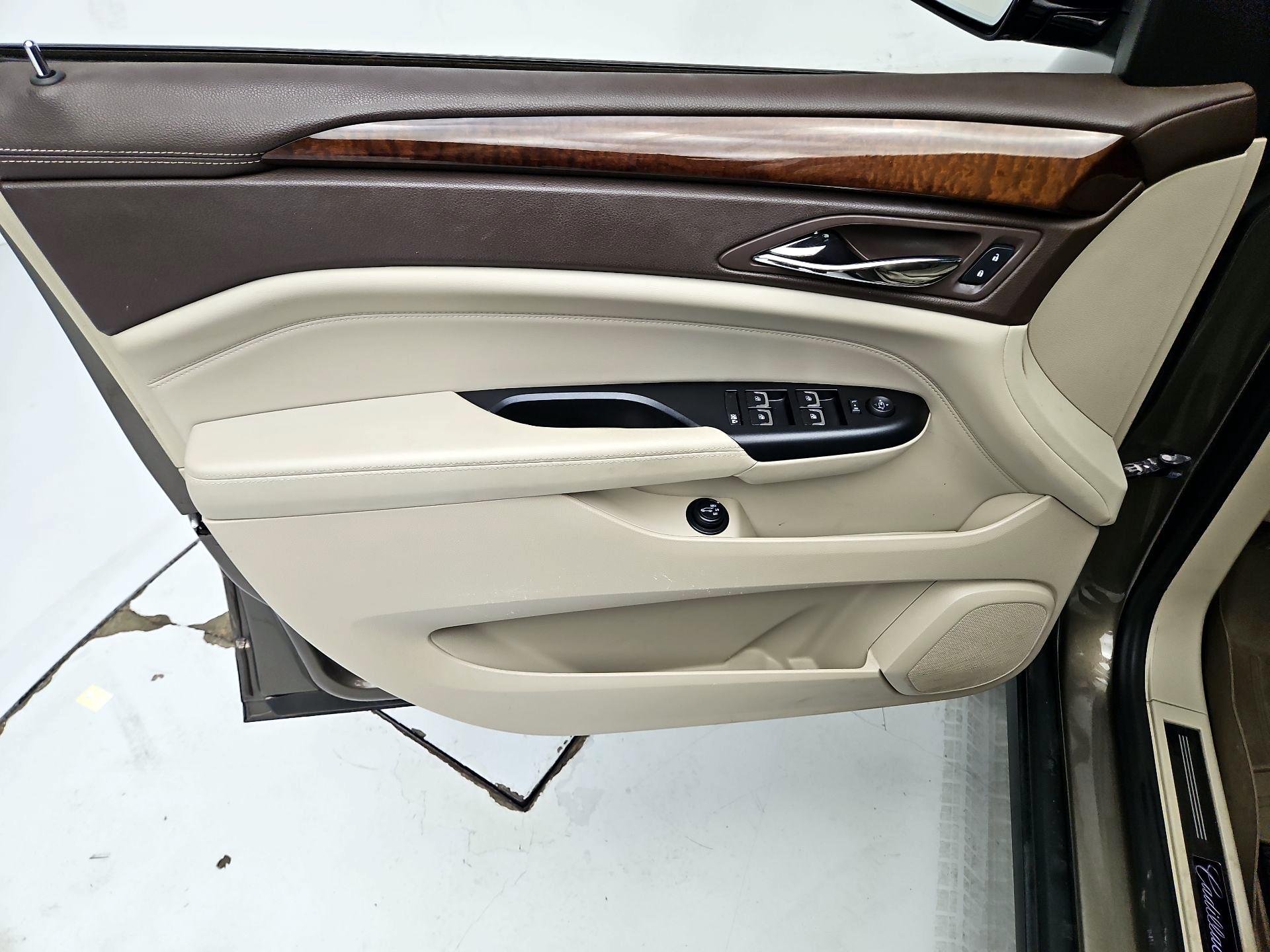 Thumbnail: 2015 Cadillac SRX - 12