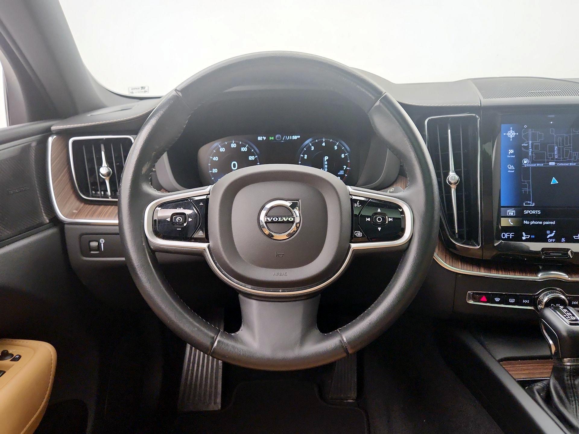 Thumbnail: 2021 Volvo XC60 - 10