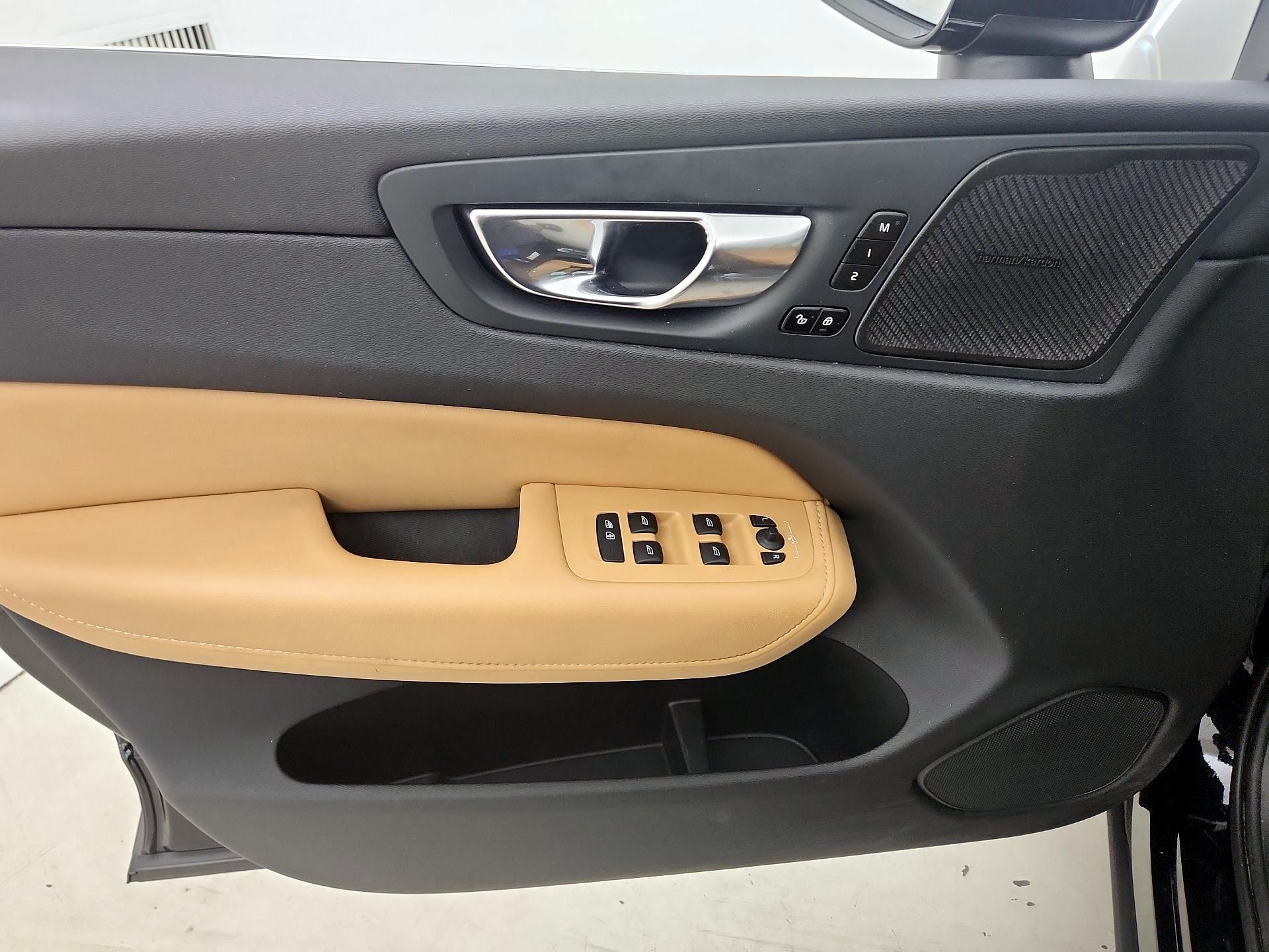 Thumbnail: 2021 Volvo XC60 - 12