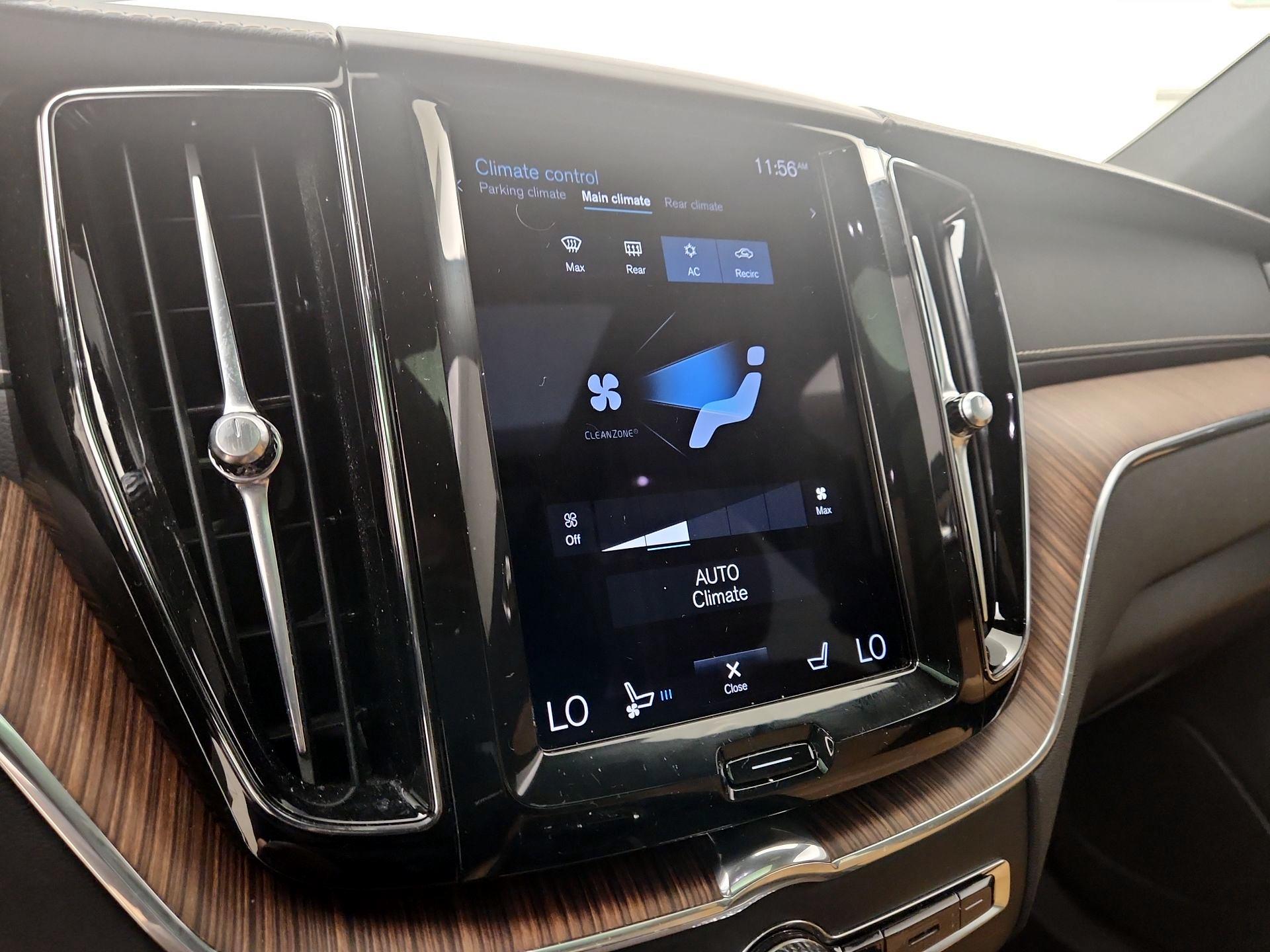 Thumbnail: 2021 Volvo XC60 - 17