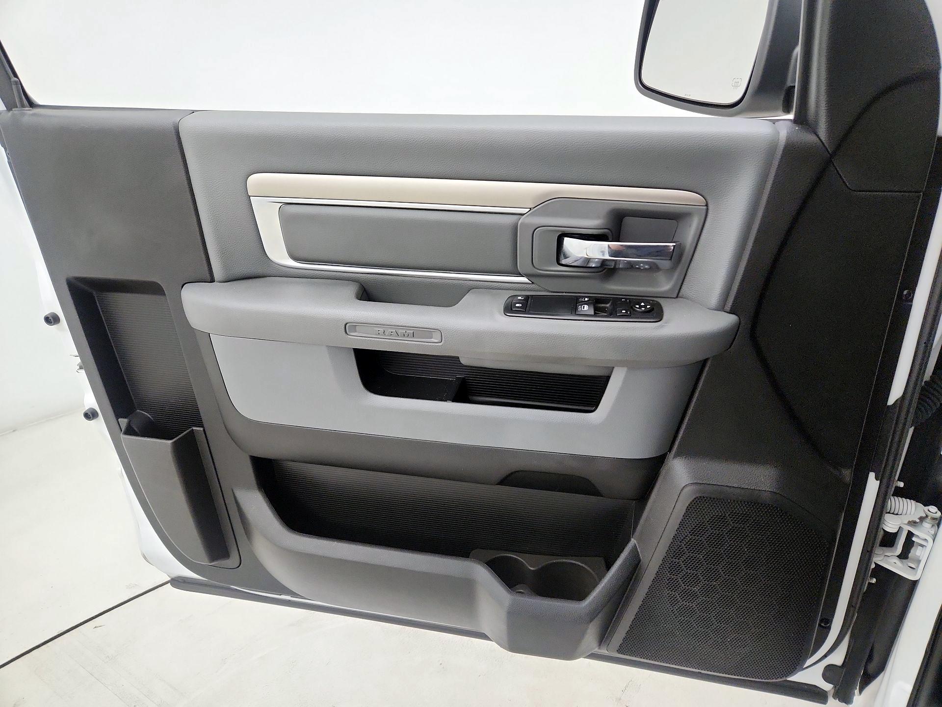 Thumbnail: 2019 RAM 1500 Classic - 12
