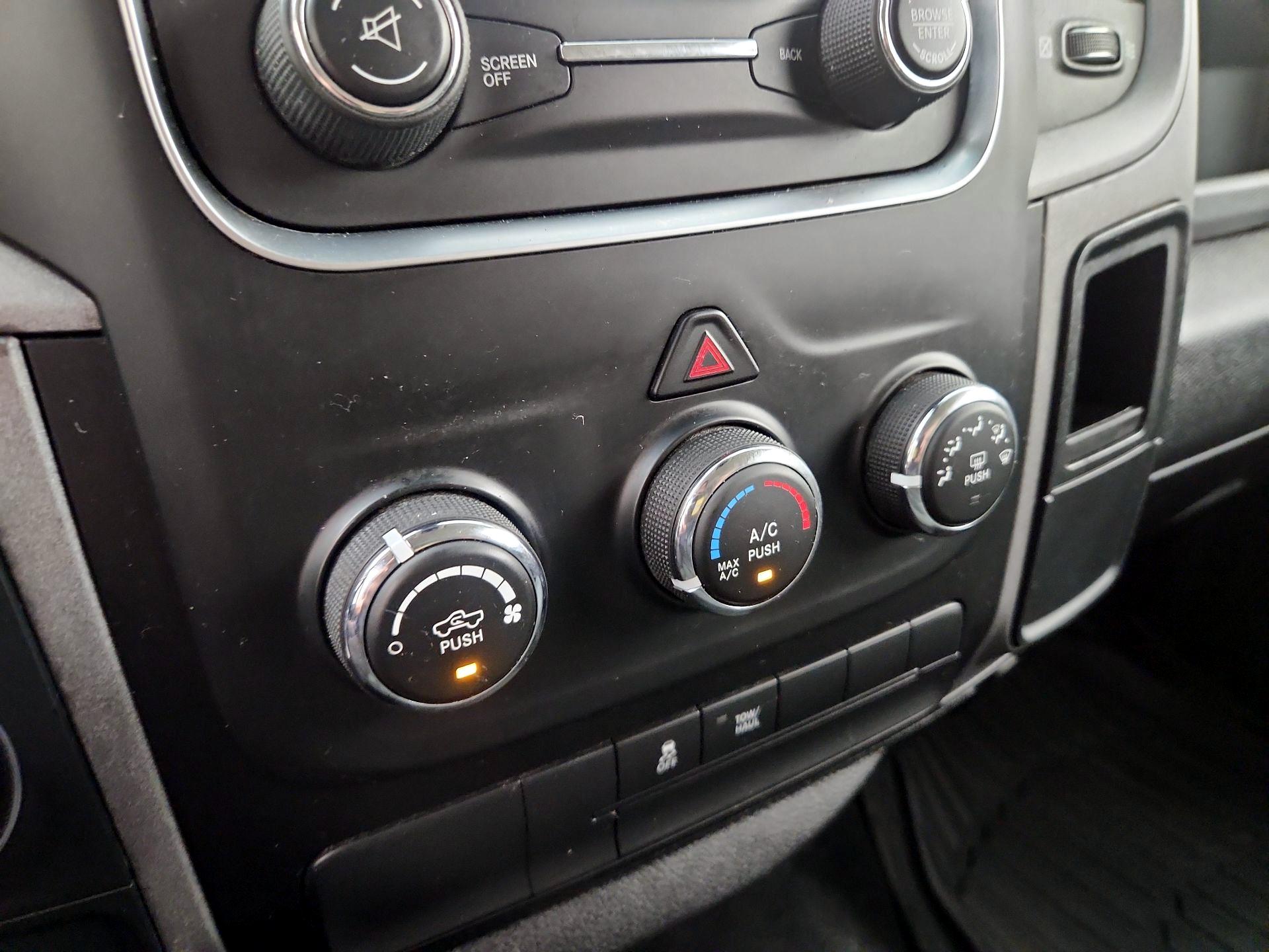 Thumbnail: 2019 RAM 1500 Classic - 16
