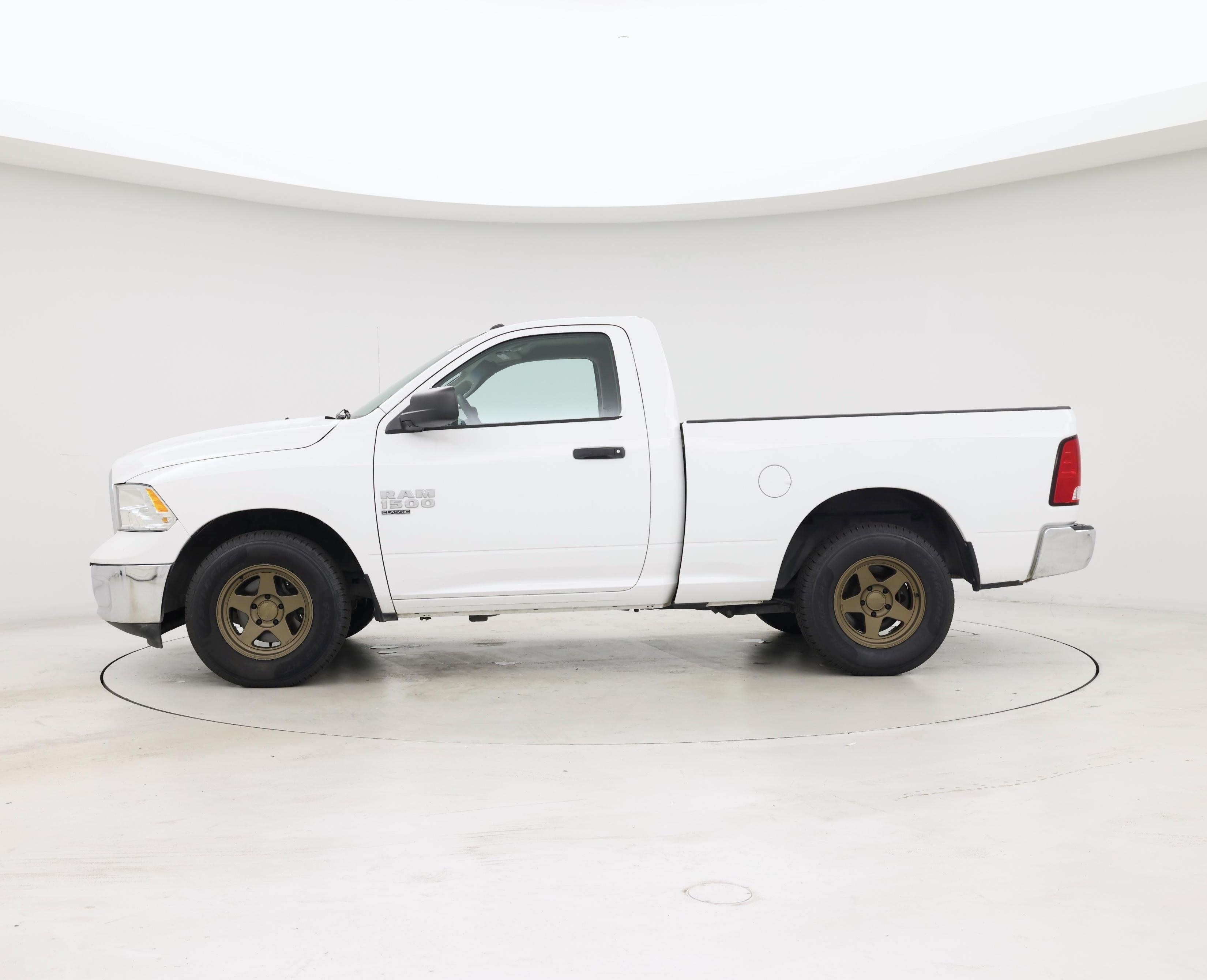 Thumbnail: 2019 RAM 1500 Classic - 3