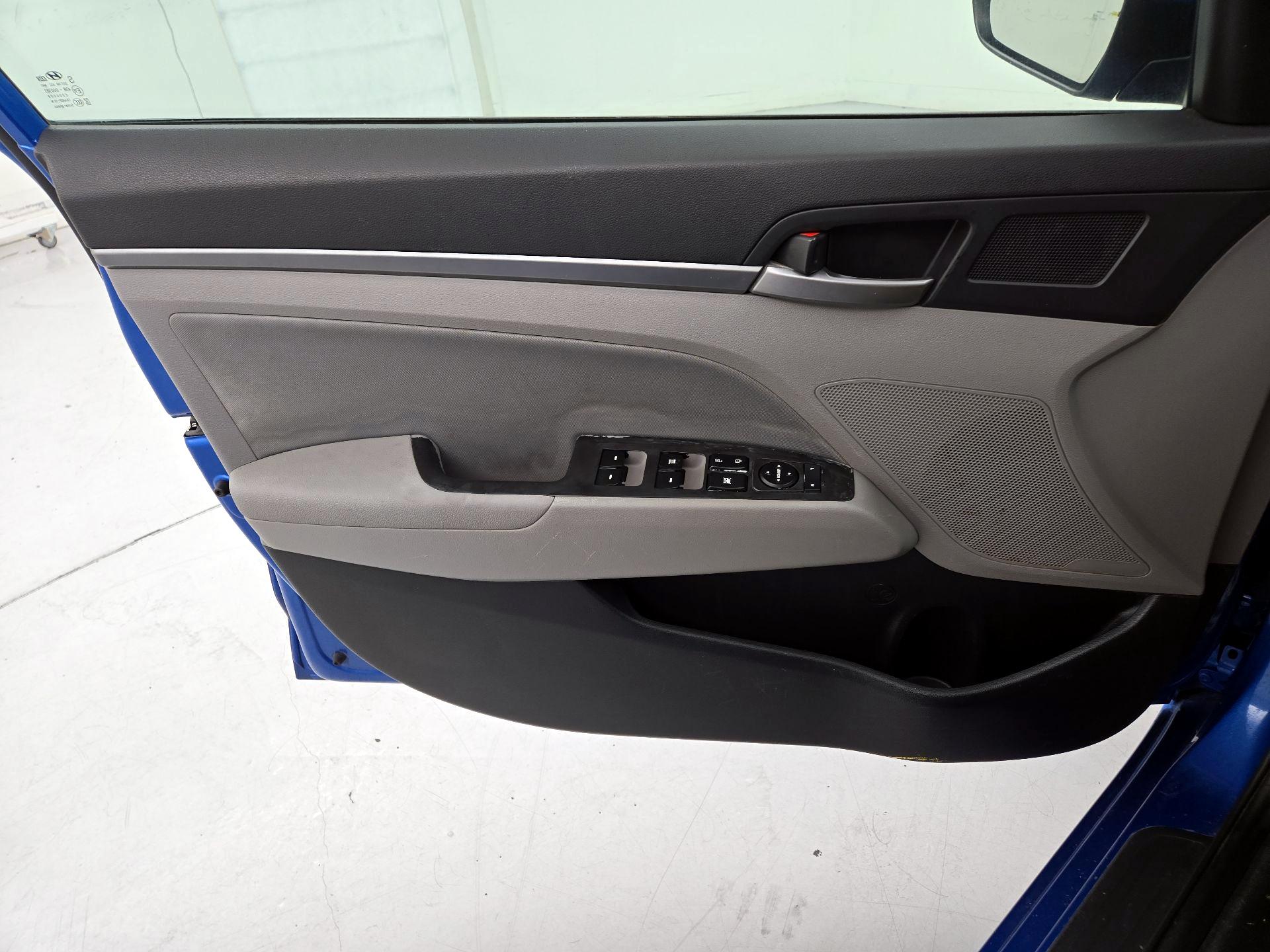 Thumbnail: 2017 Hyundai Elantra - 12