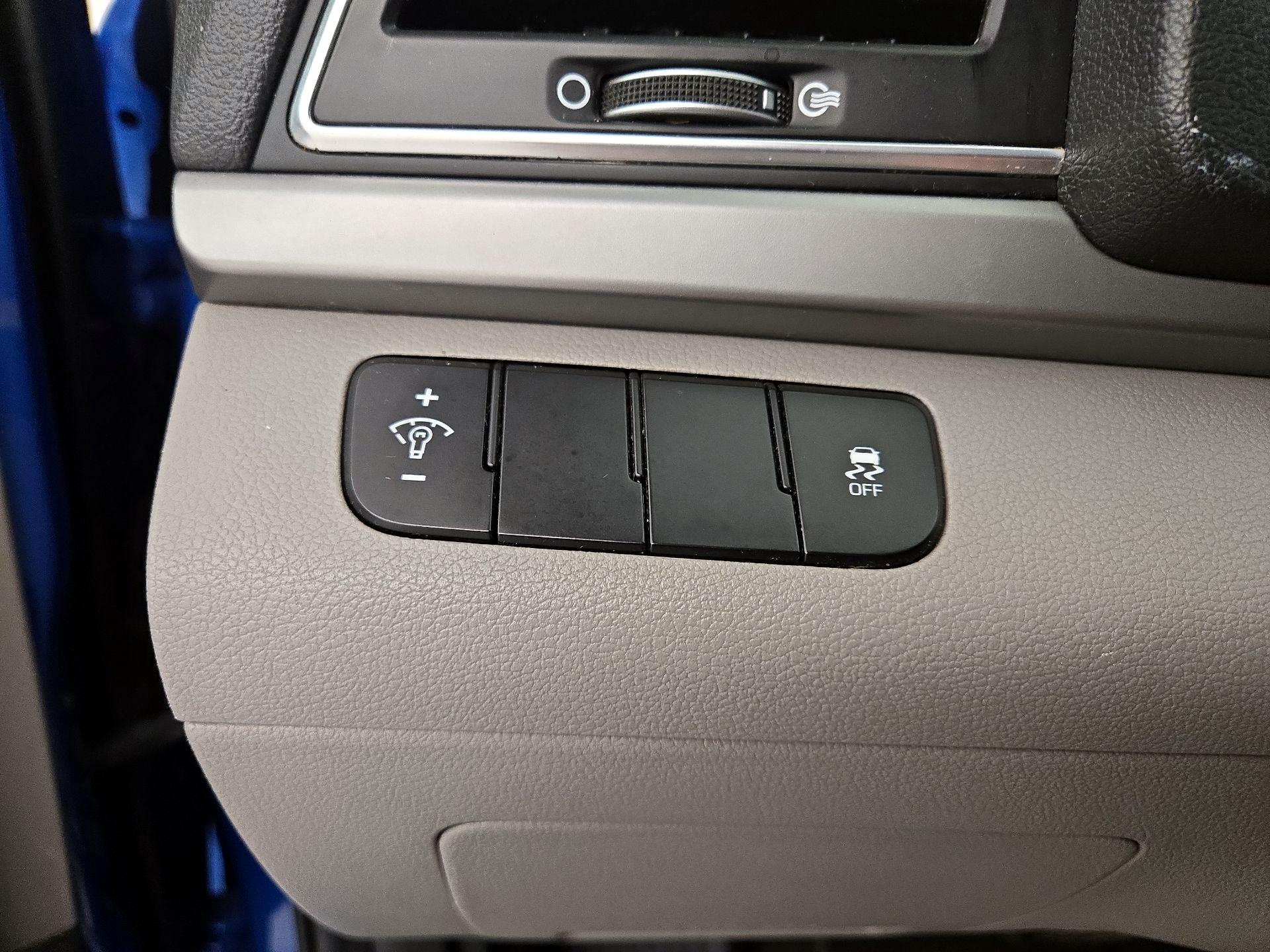 Thumbnail: 2017 Hyundai Elantra - 13