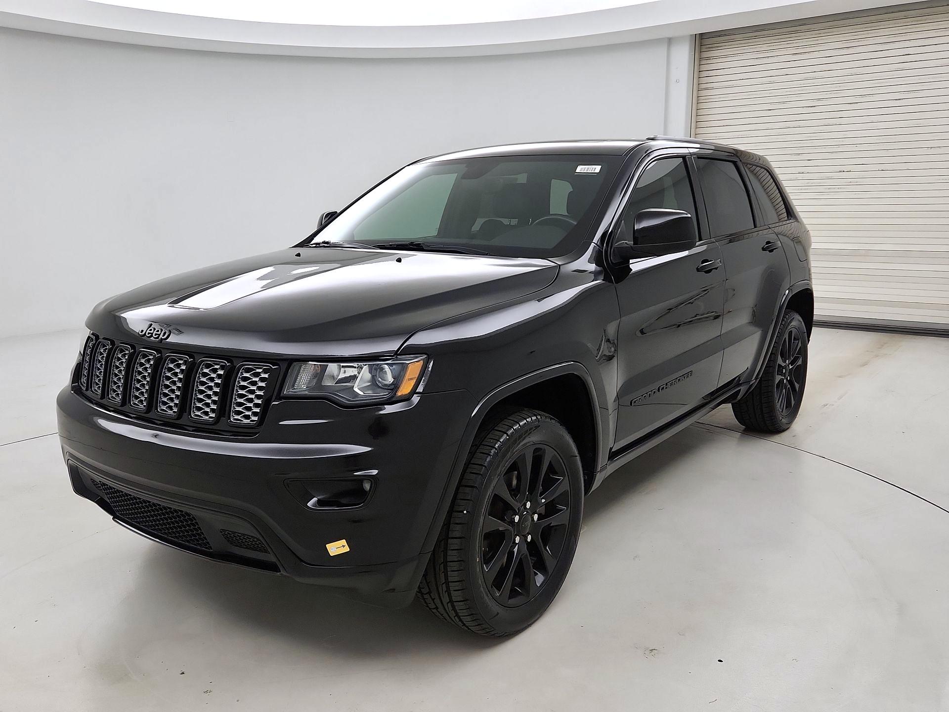 Thumbnail: 2019 Jeep Grand Cherokee - 3