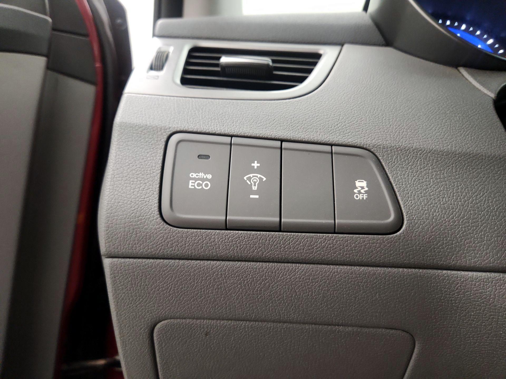Thumbnail: 2015 Hyundai Elantra - 13