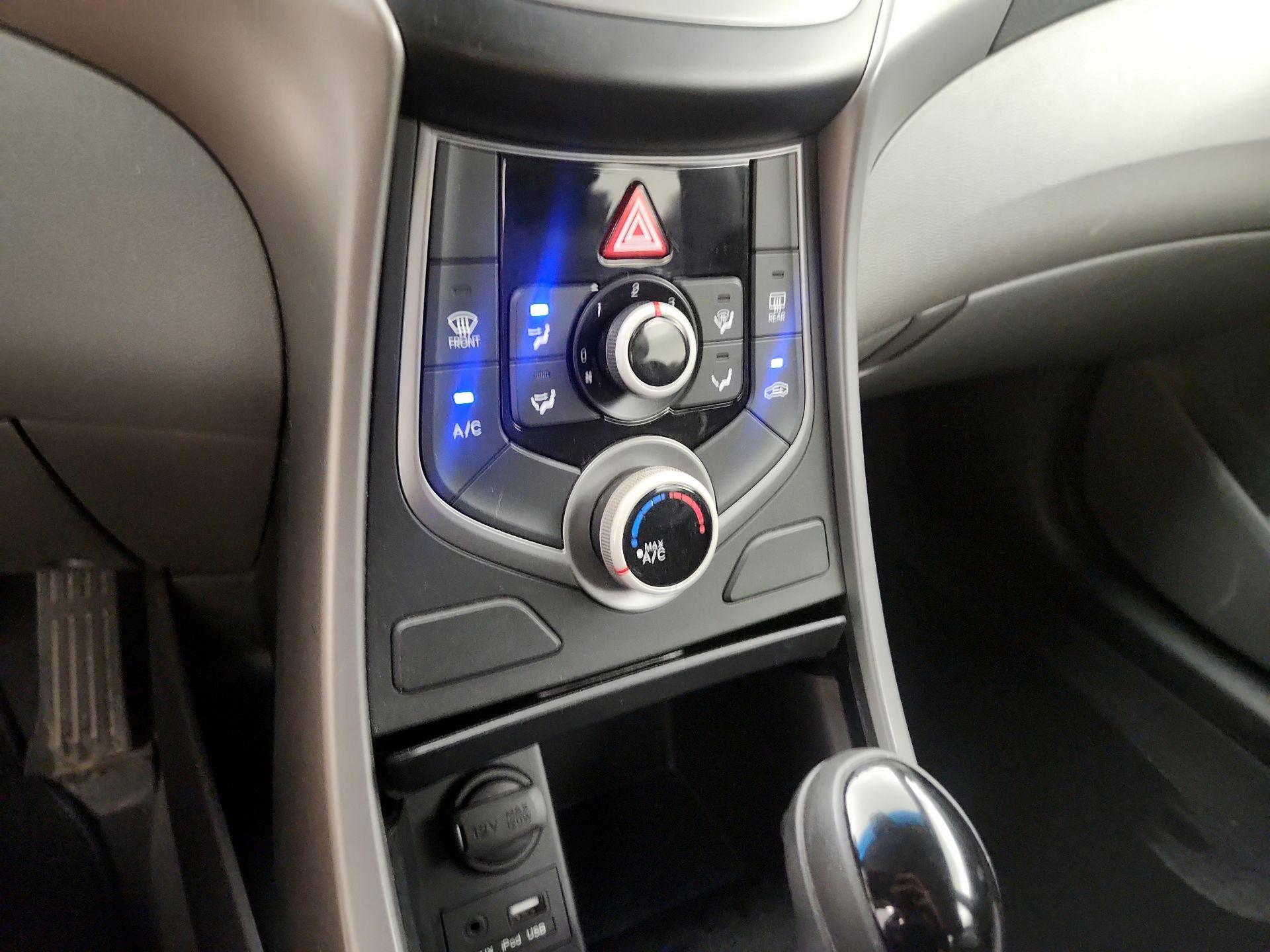 Thumbnail: 2015 Hyundai Elantra - 15