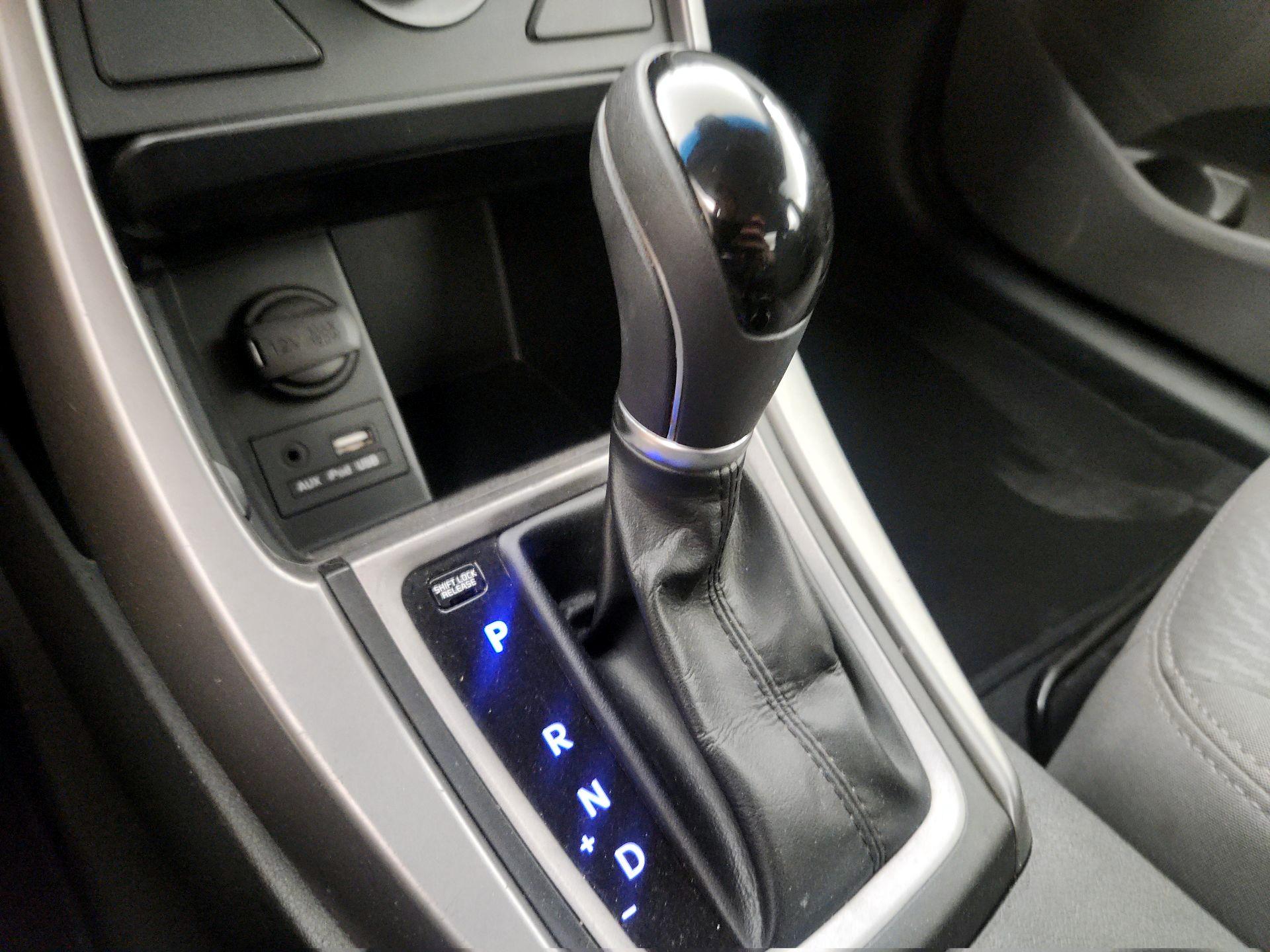 Thumbnail: 2015 Hyundai Elantra - 16