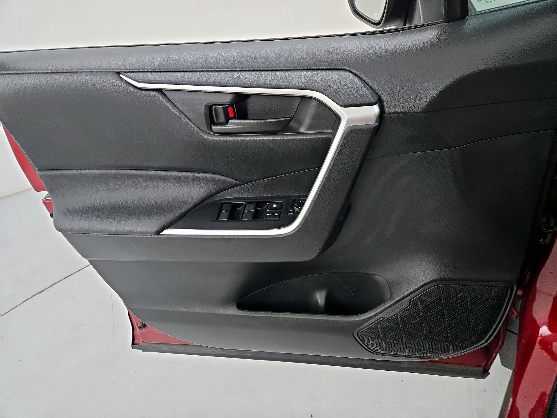 Thumbnail: 2021 Toyota RAV4 - 12