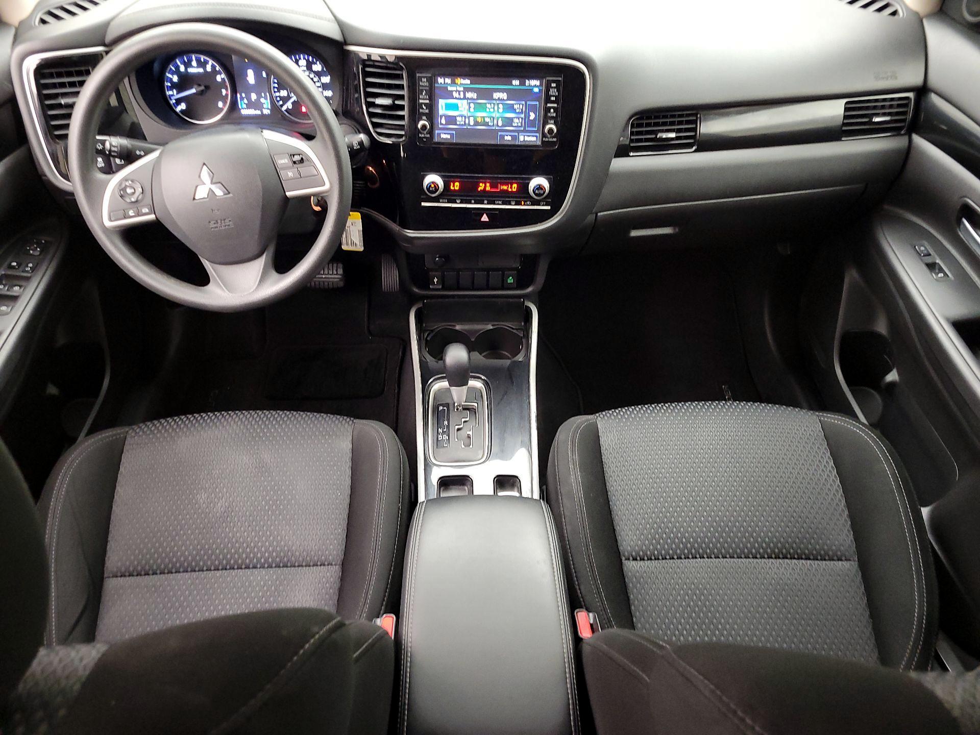 Thumbnail: 2020 Mitsubishi Outlander - 9