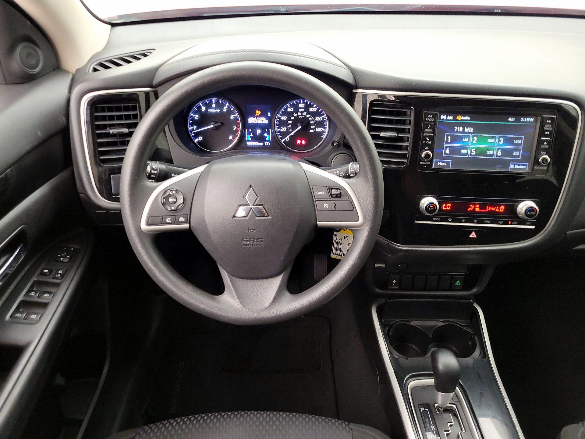 Thumbnail: 2020 Mitsubishi Outlander - 10