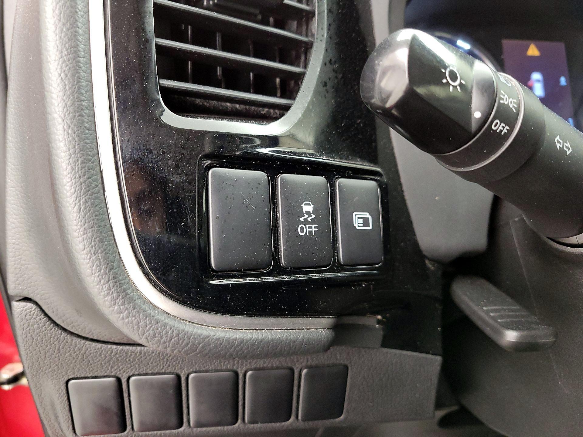 Thumbnail: 2020 Mitsubishi Outlander - 13