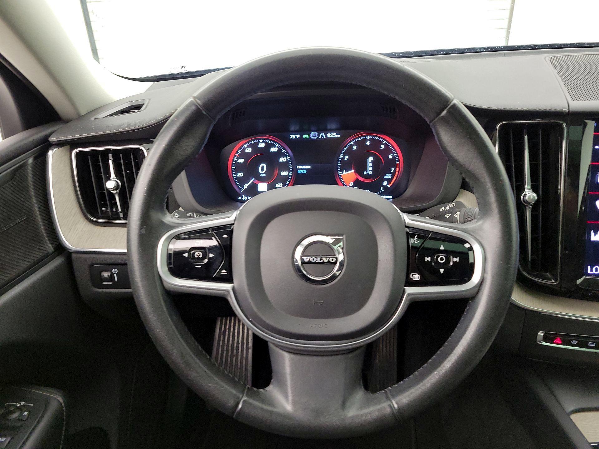 Thumbnail: 2021 Volvo XC60 - 10