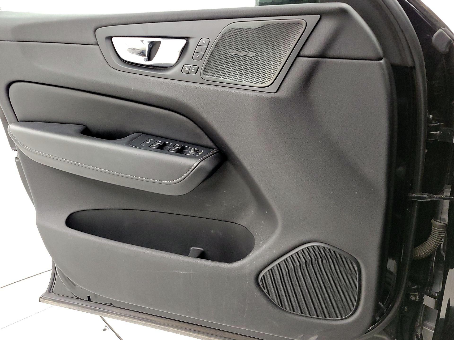 Thumbnail: 2021 Volvo XC60 - 12