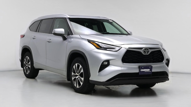 2022 Toyota Highlander XLE Hero Image