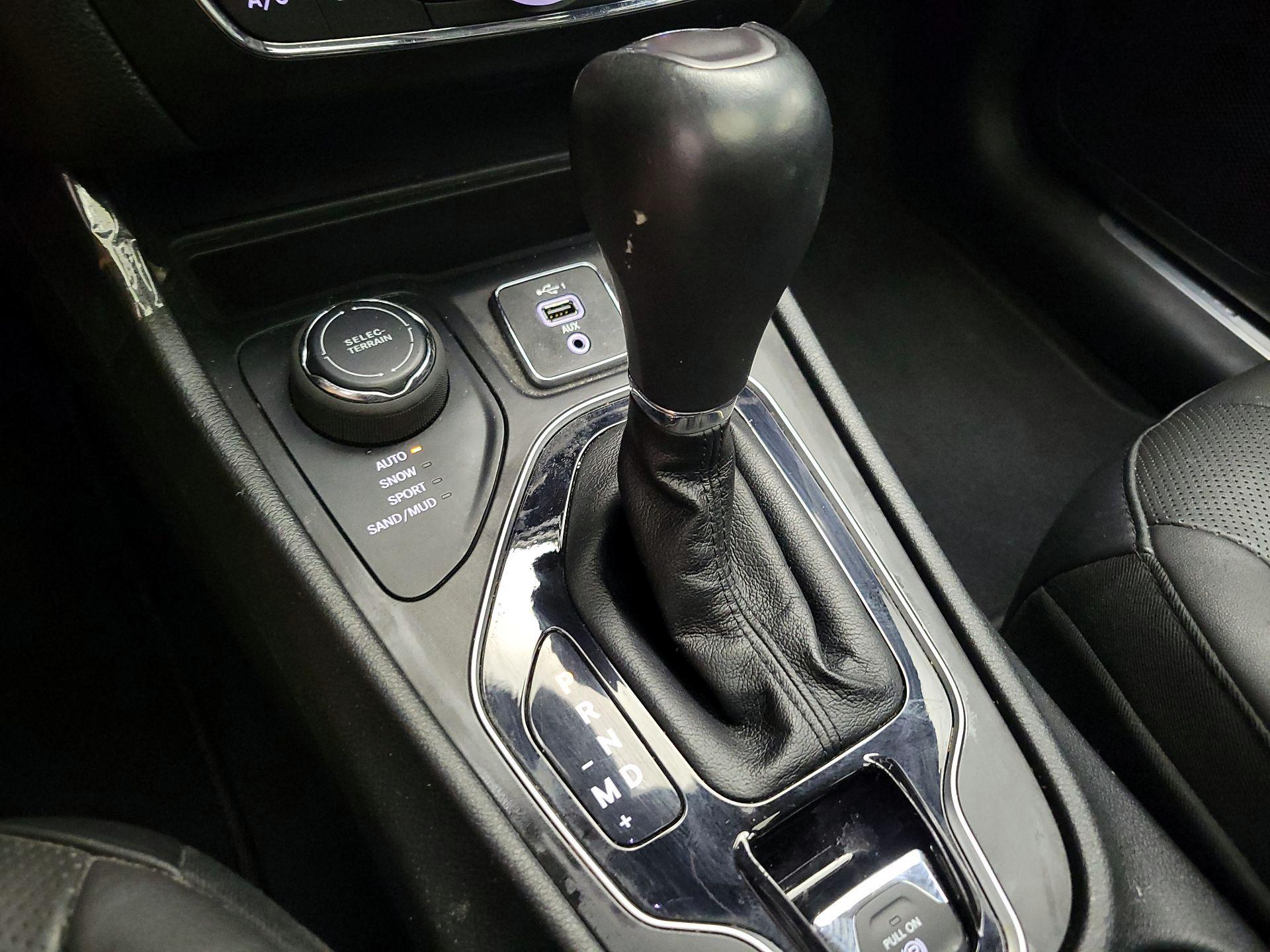 Thumbnail: 2021 Jeep Cherokee - 17