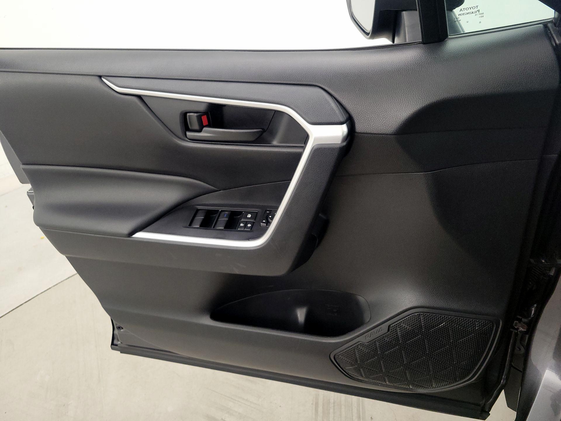Thumbnail: 2020 Toyota RAV4 - 12