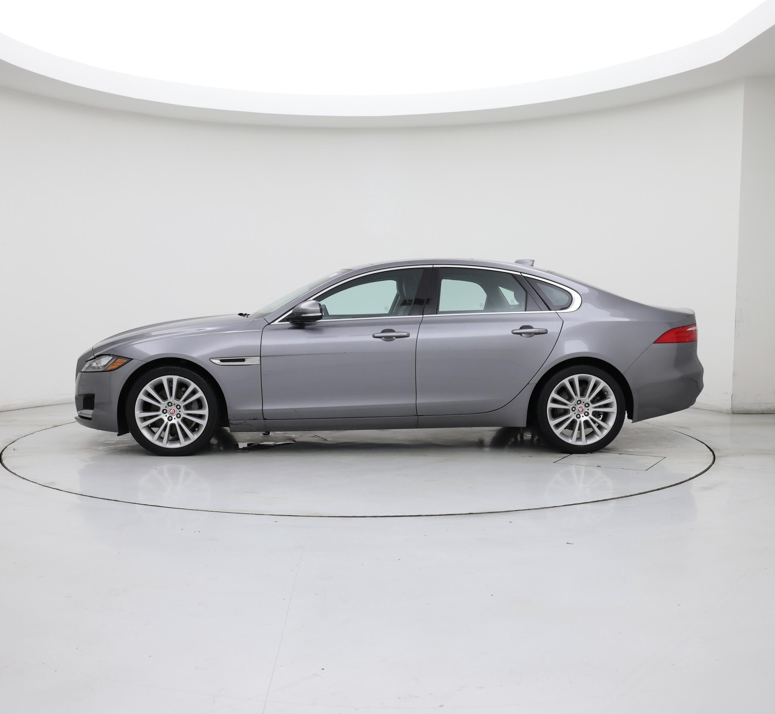 Thumbnail: 2020 Jaguar XF - 3