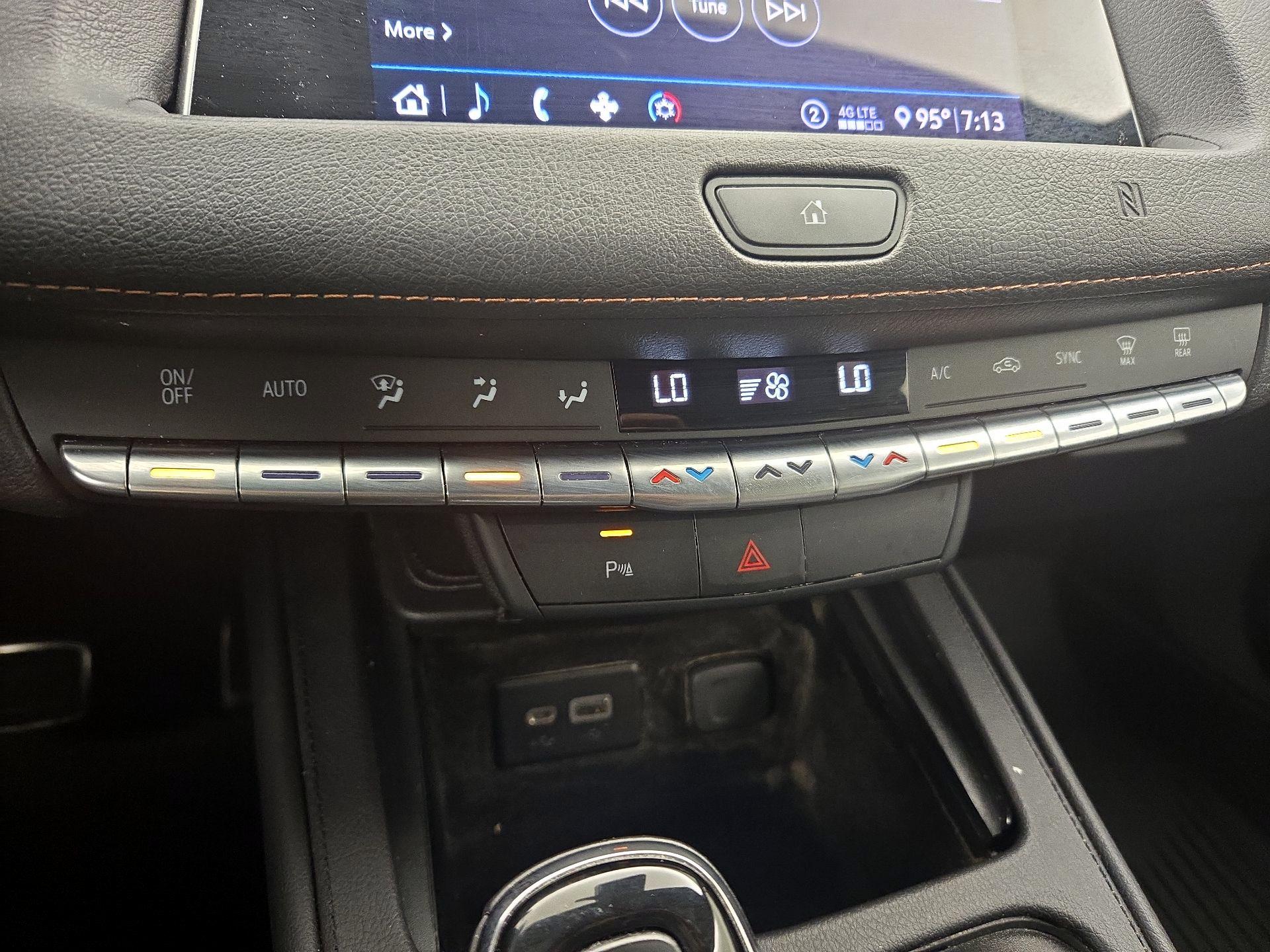 Thumbnail: 2020 Cadillac XT4 - 16