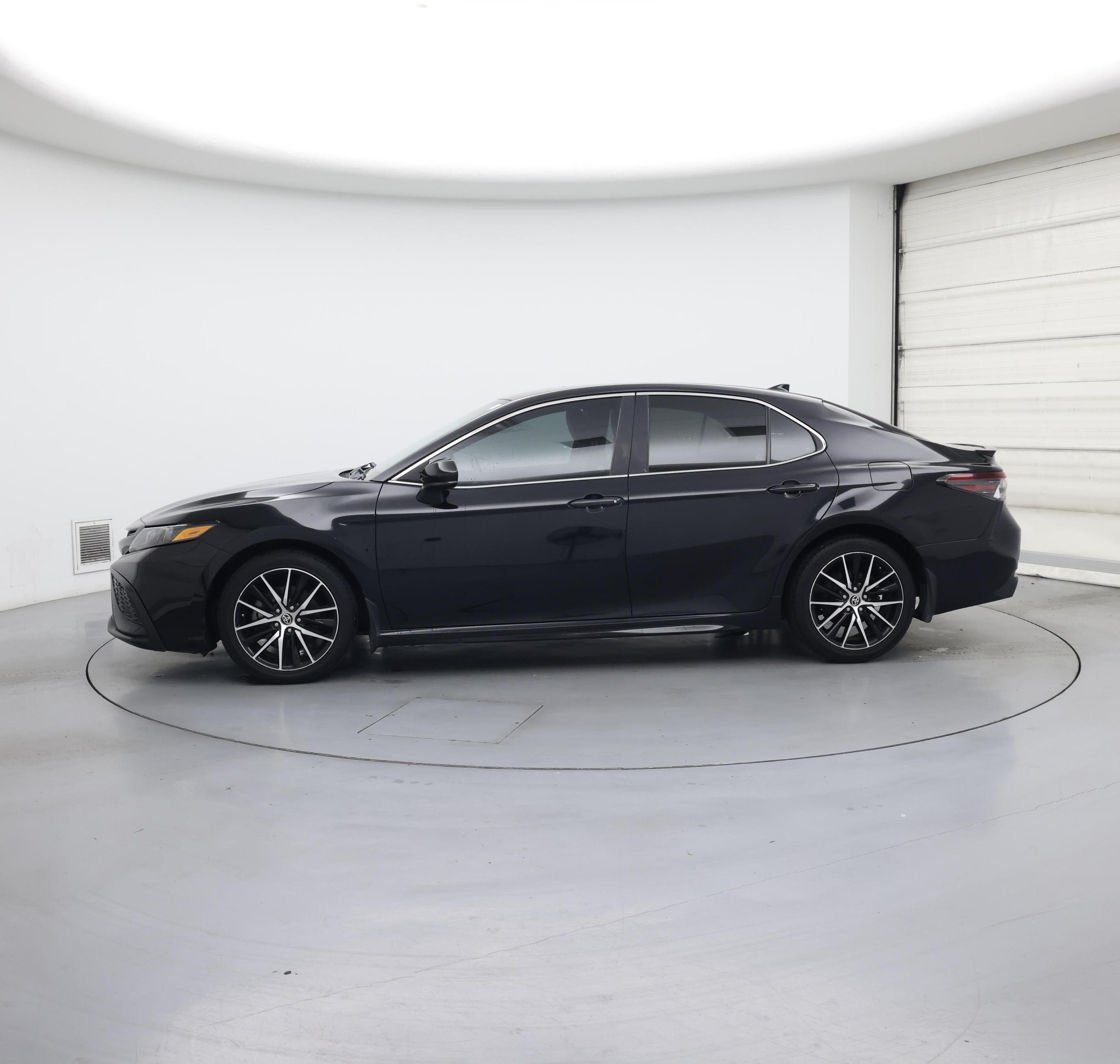 Thumbnail: 2021 Toyota Camry - 3