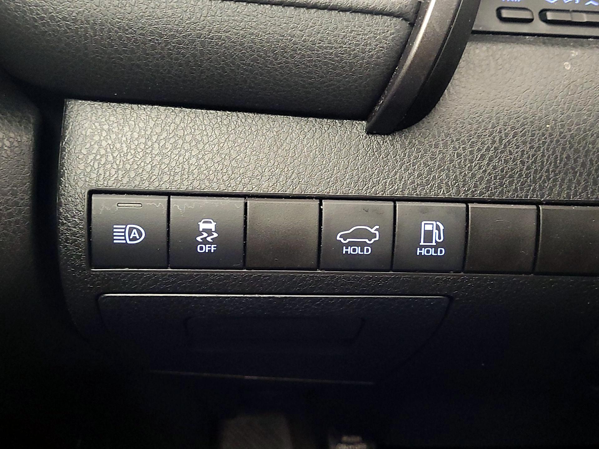 Thumbnail: 2021 Toyota Camry - 13