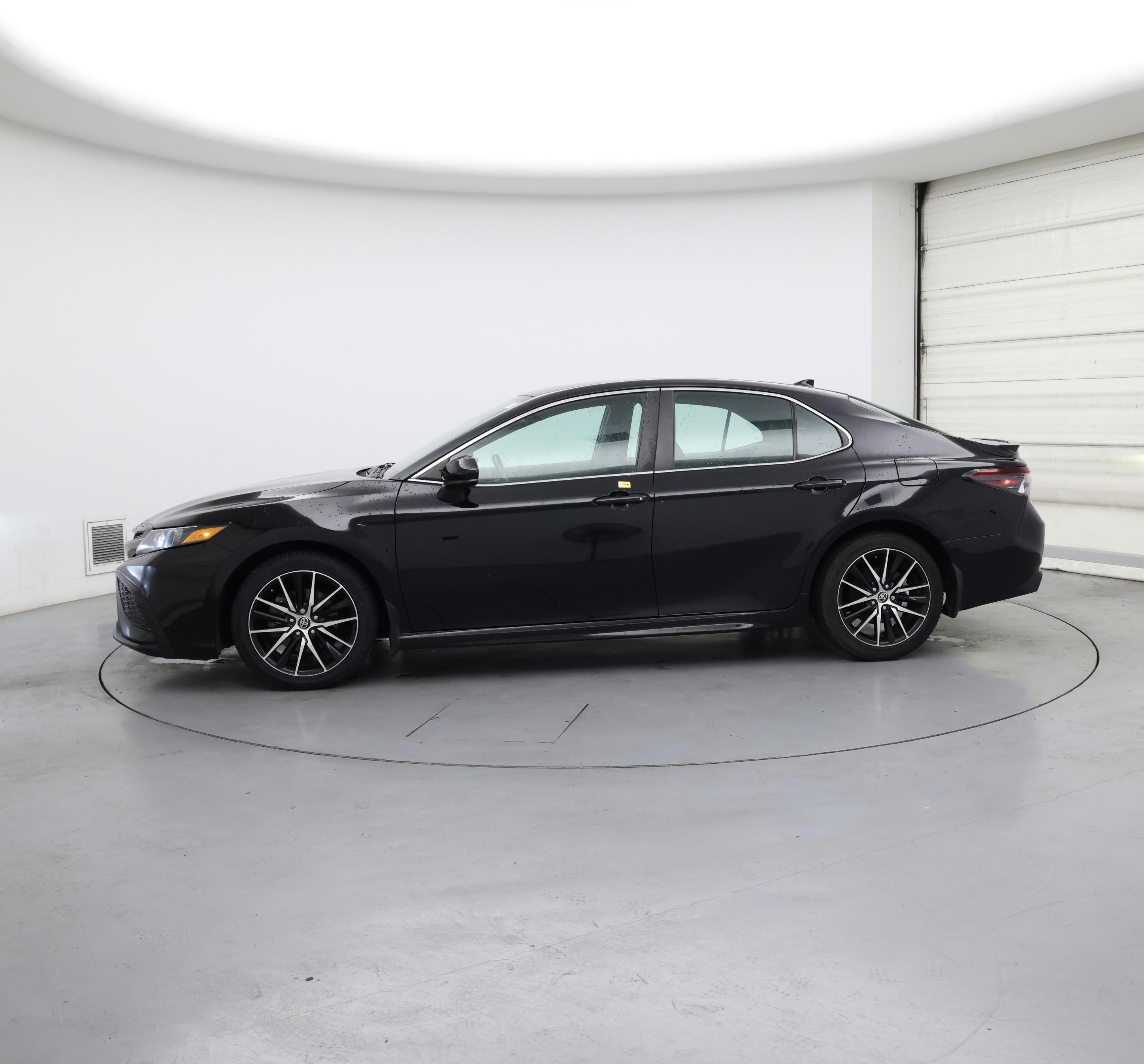 Thumbnail: 2021 Toyota Camry - 3