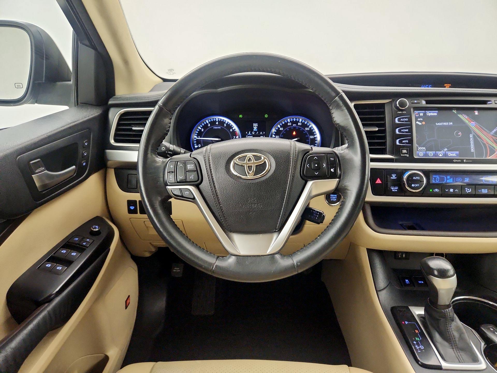 Thumbnail: 2014 Toyota Highlander - 10
