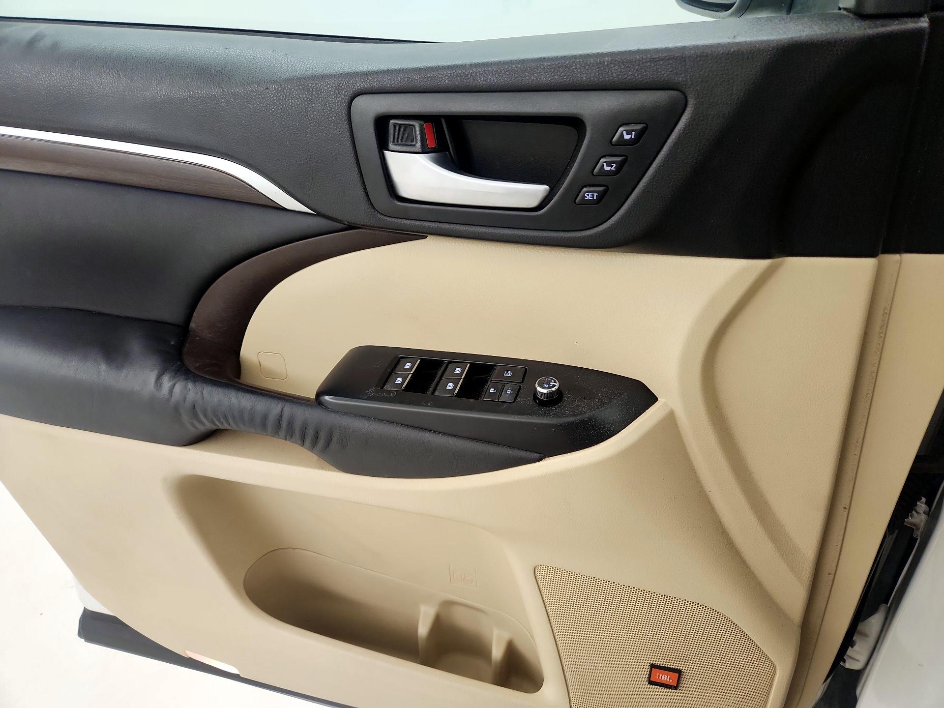 Thumbnail: 2014 Toyota Highlander - 12