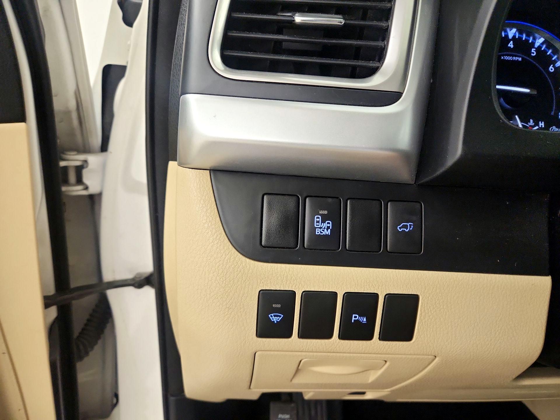 Thumbnail: 2014 Toyota Highlander - 13