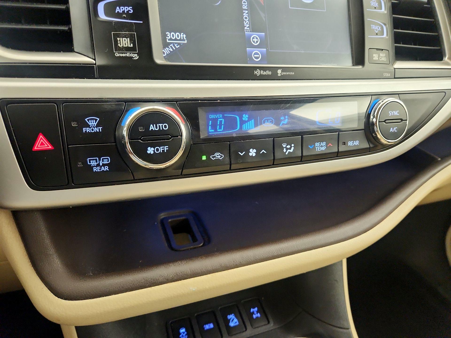Thumbnail: 2014 Toyota Highlander - 17