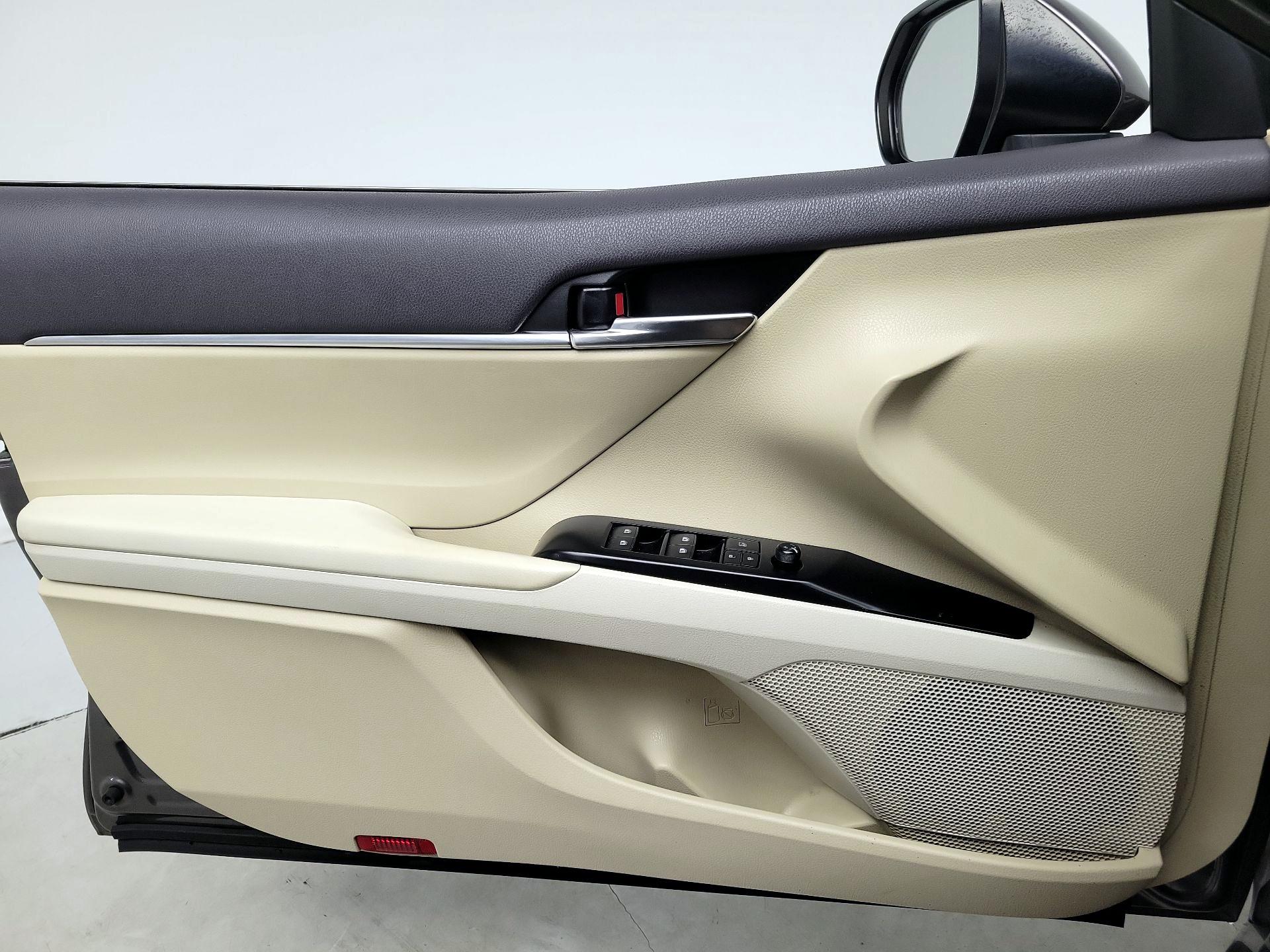 Thumbnail: 2020 Toyota Camry - 12