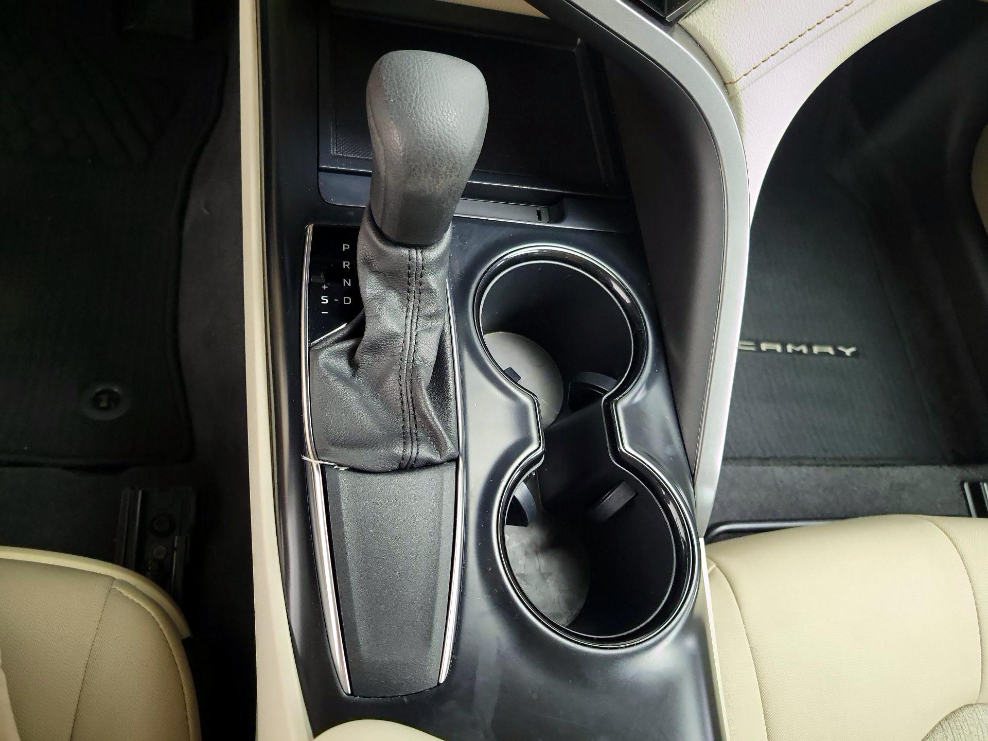 Thumbnail: 2020 Toyota Camry - 17