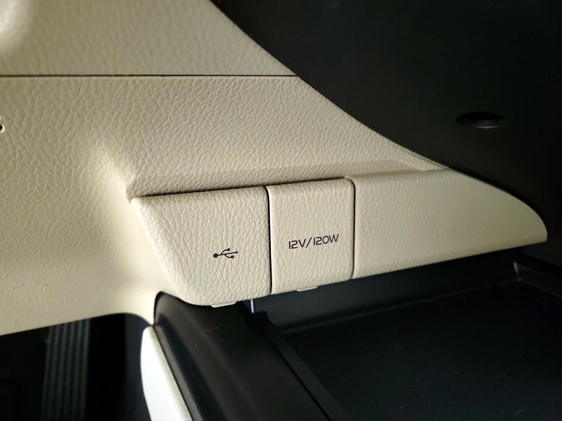 Thumbnail: 2020 Toyota Camry - 18