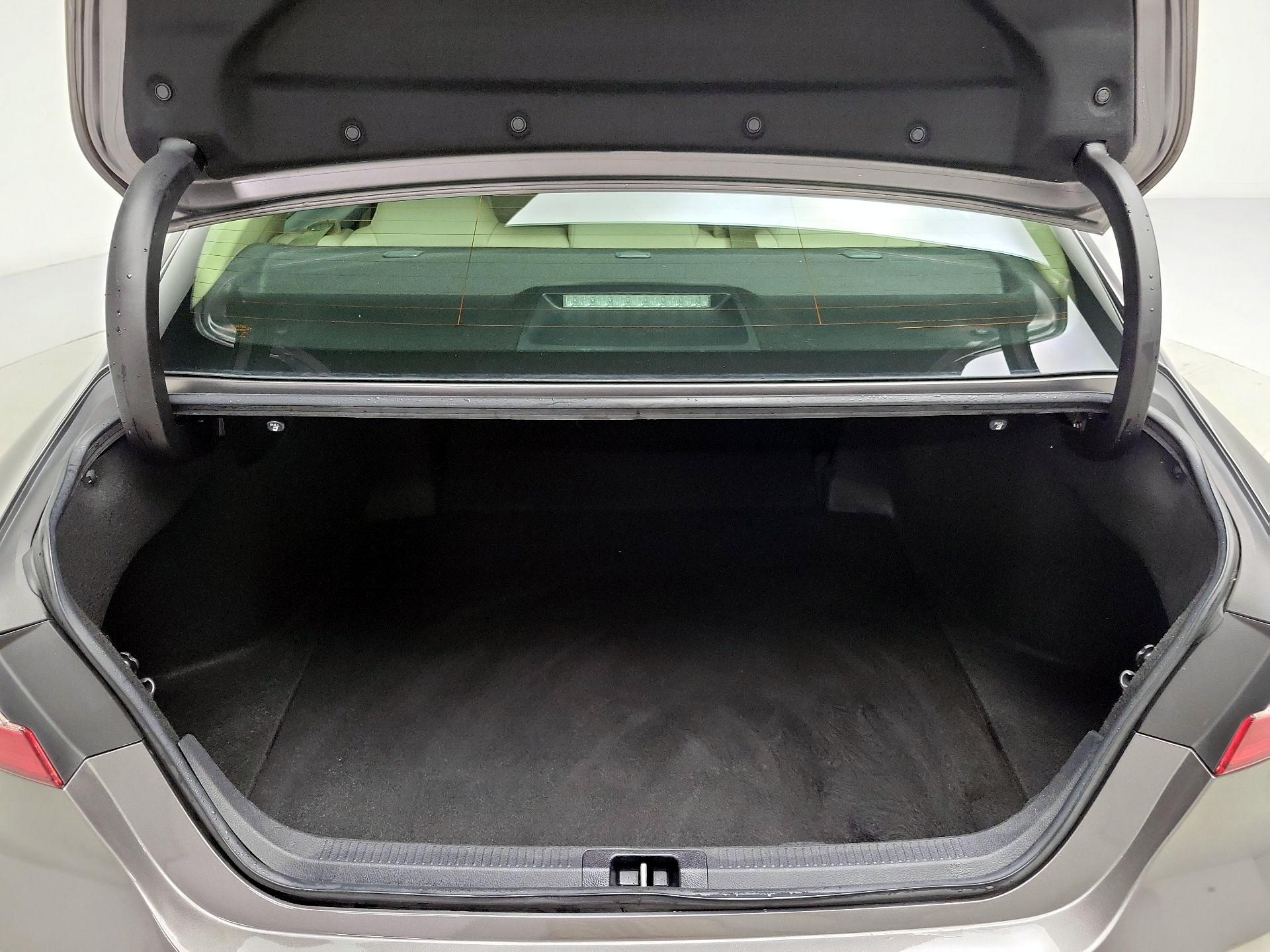 Thumbnail: 2020 Toyota Camry - 20