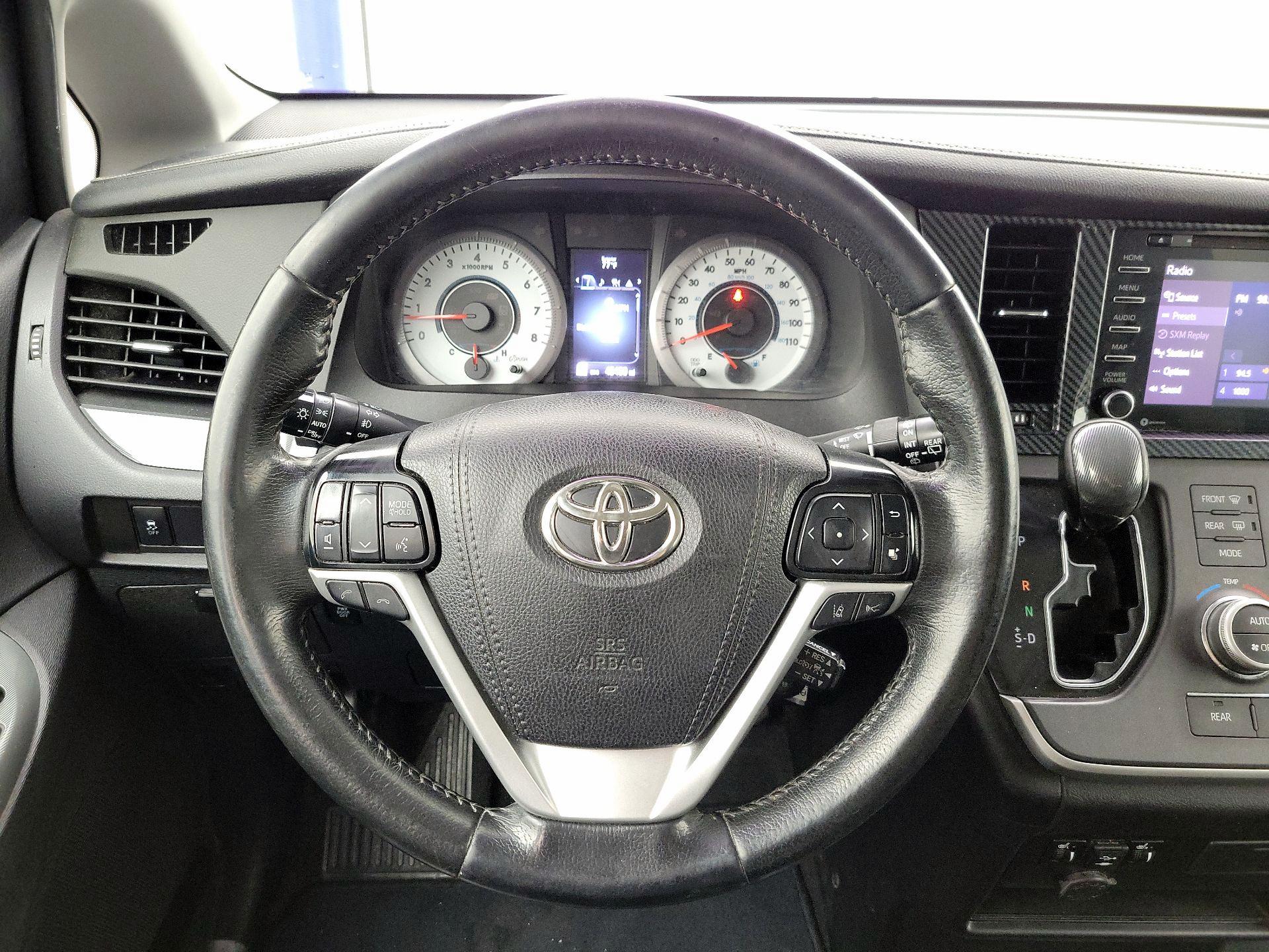 Thumbnail: 2020 Toyota Sienna - 10