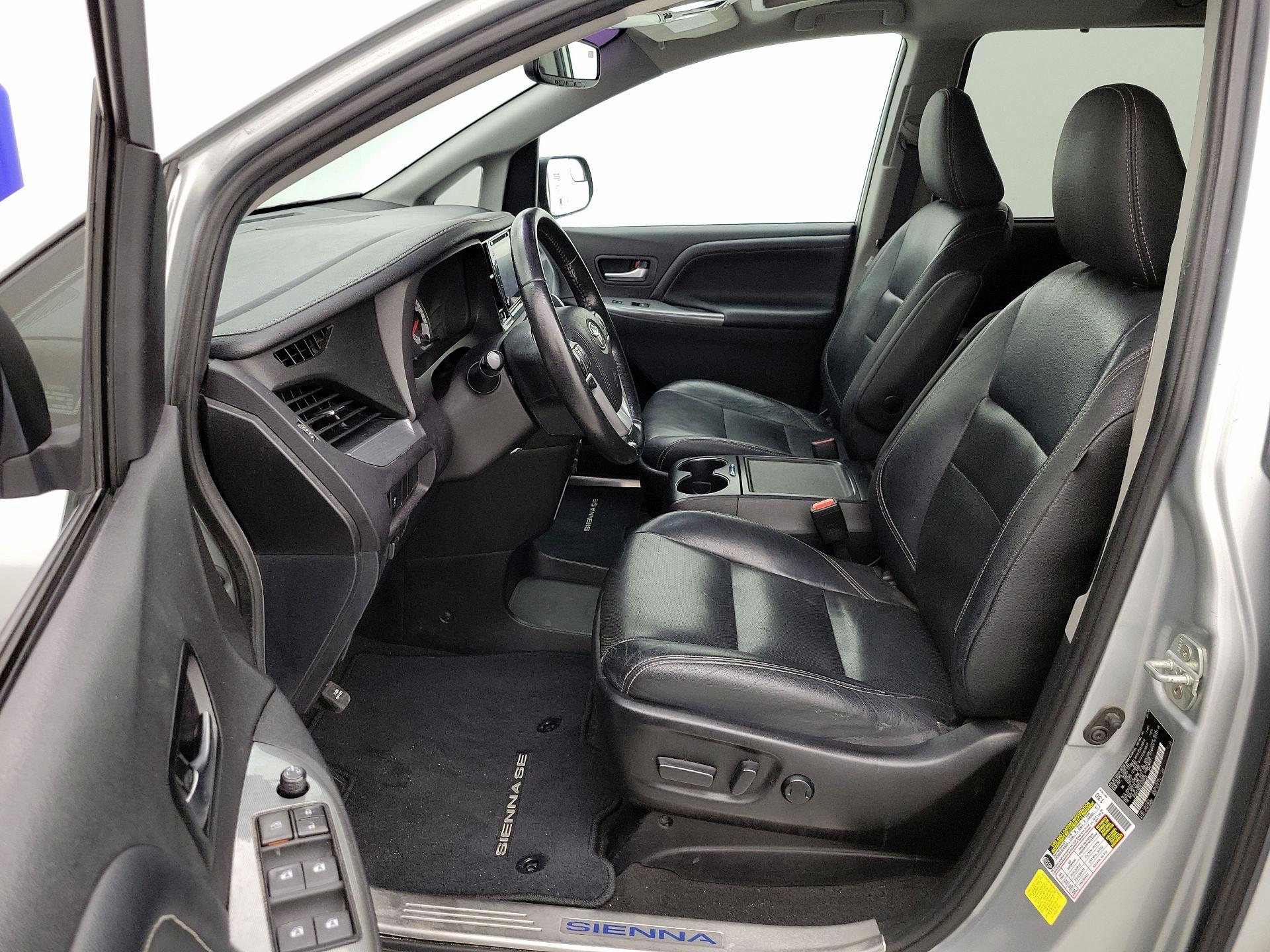 Thumbnail: 2020 Toyota Sienna - 11