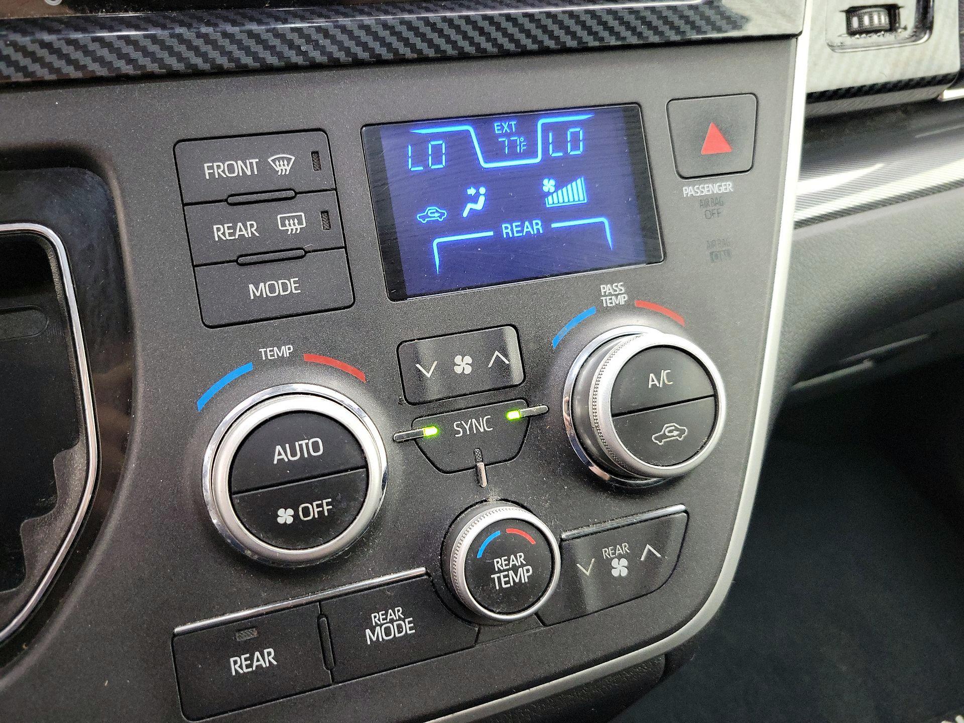 Thumbnail: 2020 Toyota Sienna - 16