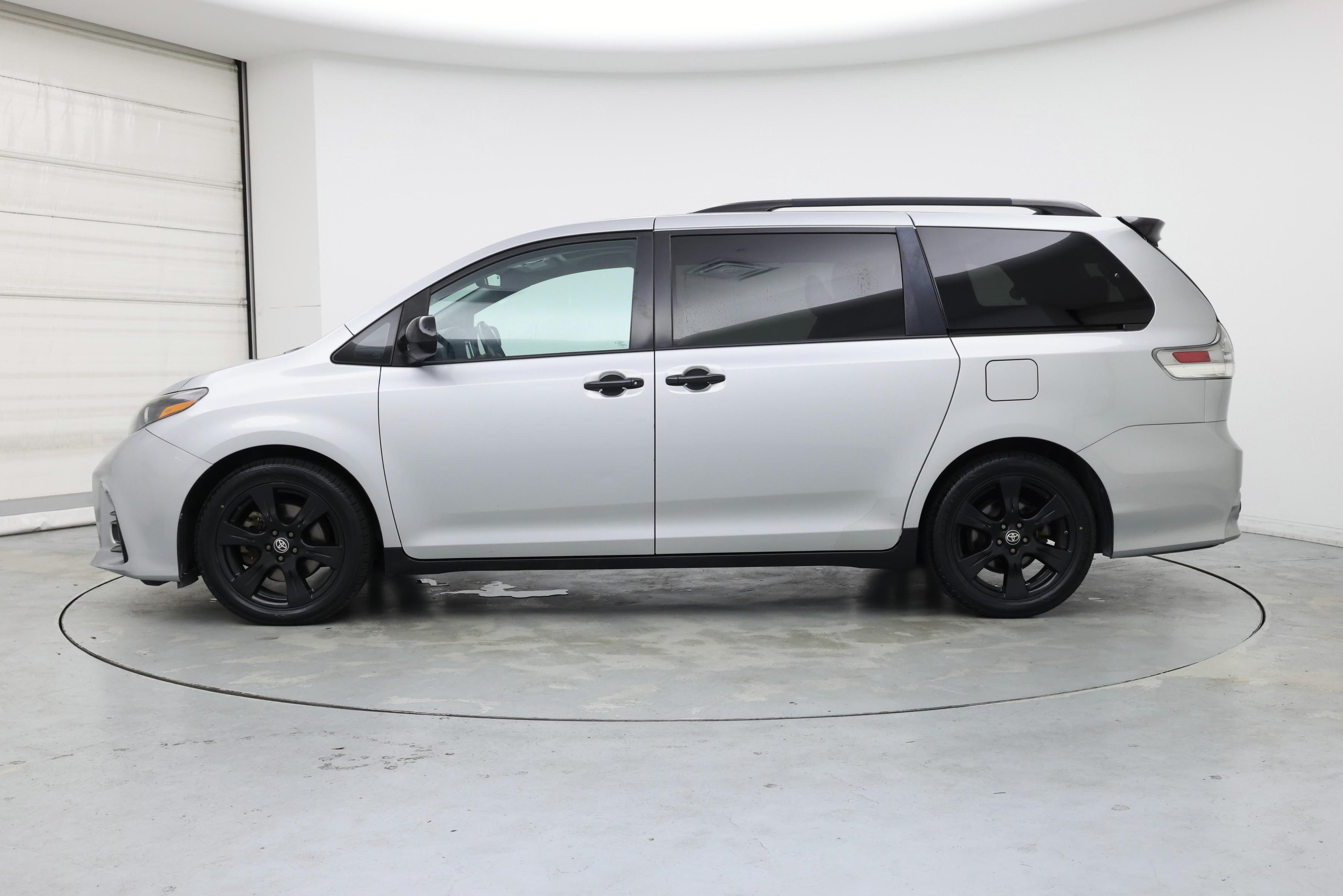 Thumbnail: 2020 Toyota Sienna - 3