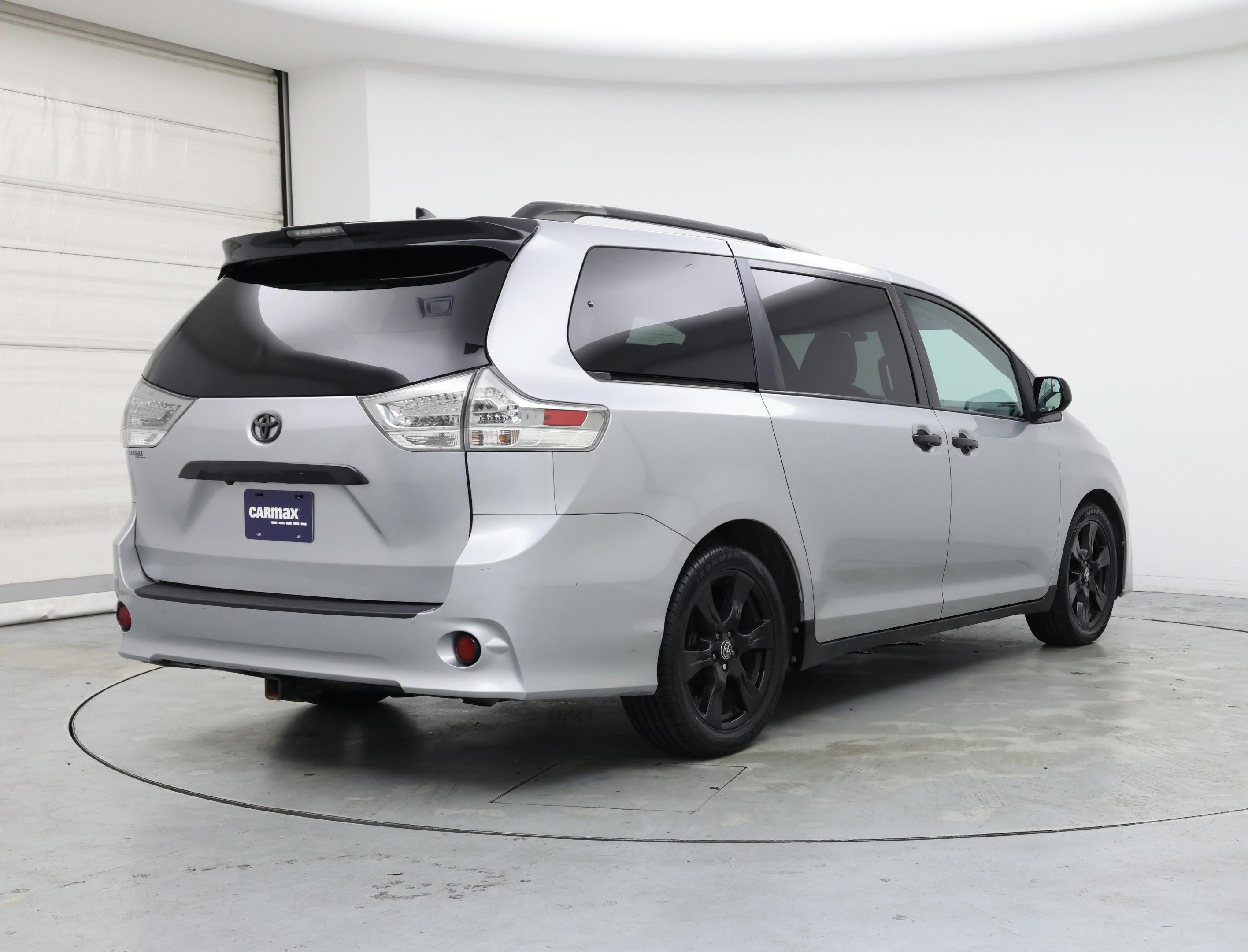Thumbnail: 2020 Toyota Sienna - 8